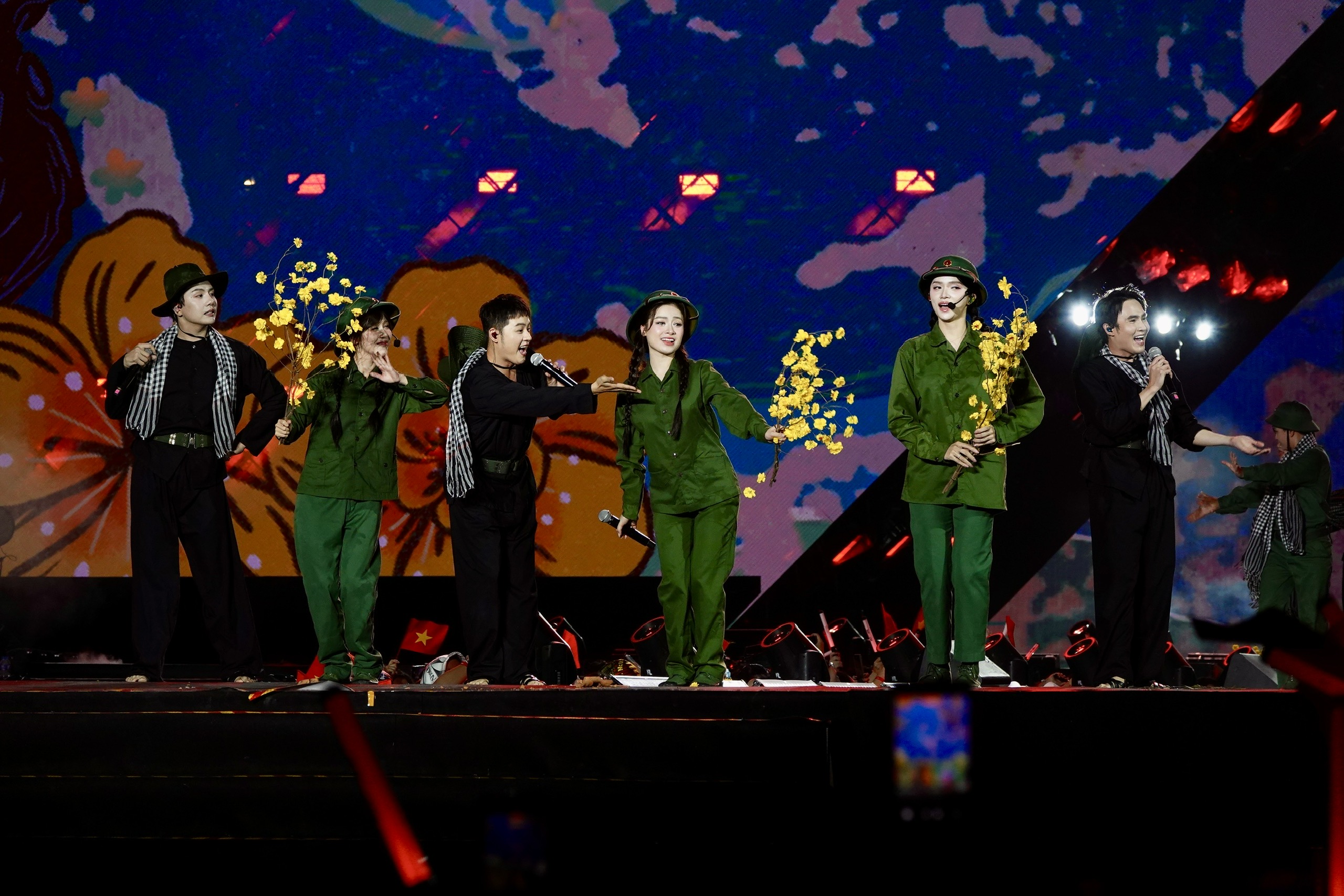Concert Sao nhập ngũ: Một đêm đỏ lửa, triệu con tim hòa nhịp cùng Tổ quốc - Ảnh 6. Sao nhập ngũ - Ảnh 5.