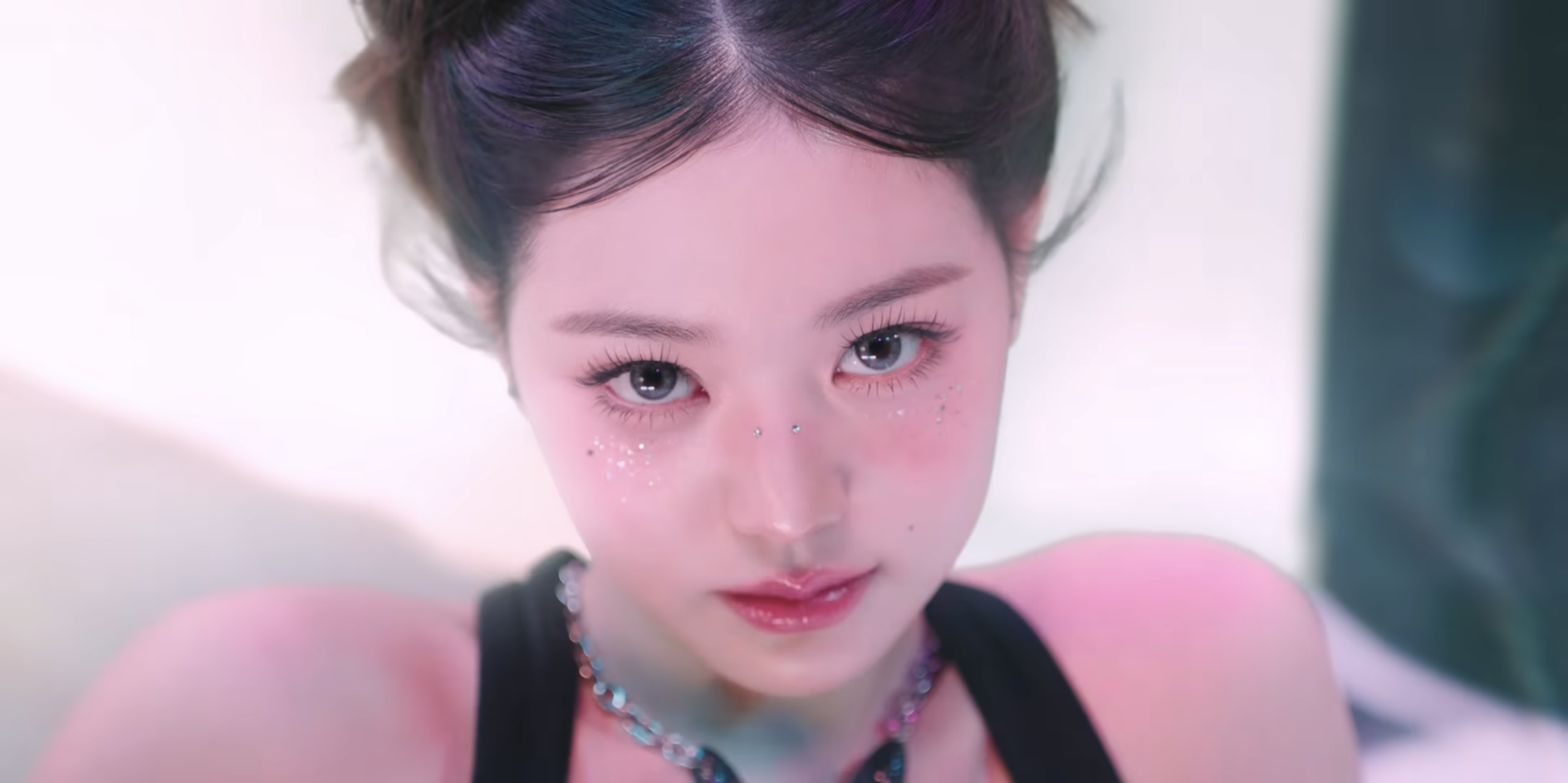 IVE giữ chuỗi thành tích sau ngày đầu trở lại đường đua Kpop- Ảnh 2. IVE giữ chuỗi thành tích sau ngày đầu trở lại đường đua Kpop- Ảnh 2.