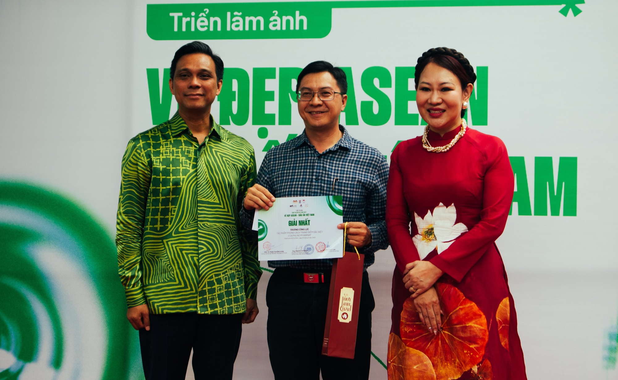 ການແຕ່ງໜ້າແບບພິເສດຂອງແມ່ຍິງມຽນມາໄດ້ຮັບລາງວັນທີ 1 ຢູ່ 'ຄວາມງາມອາຊຽນ - ຫວຽດນາມ' - ຮູບທີ 2. ASEAN - Ảnh 2.