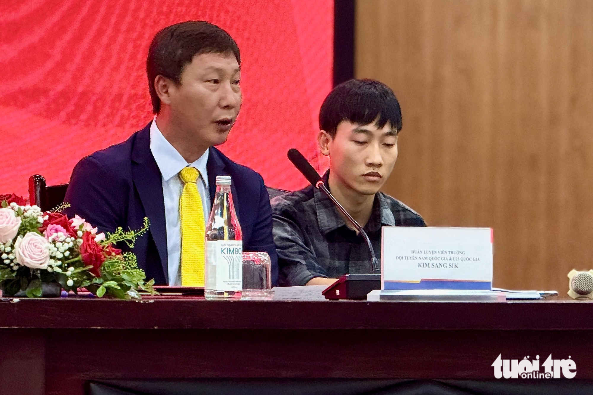 HLV Kim Sang Sik tìm kiếm cầu thủ Việt kiều tài năng cho đội tuyển quốc gia - Ảnh 1.