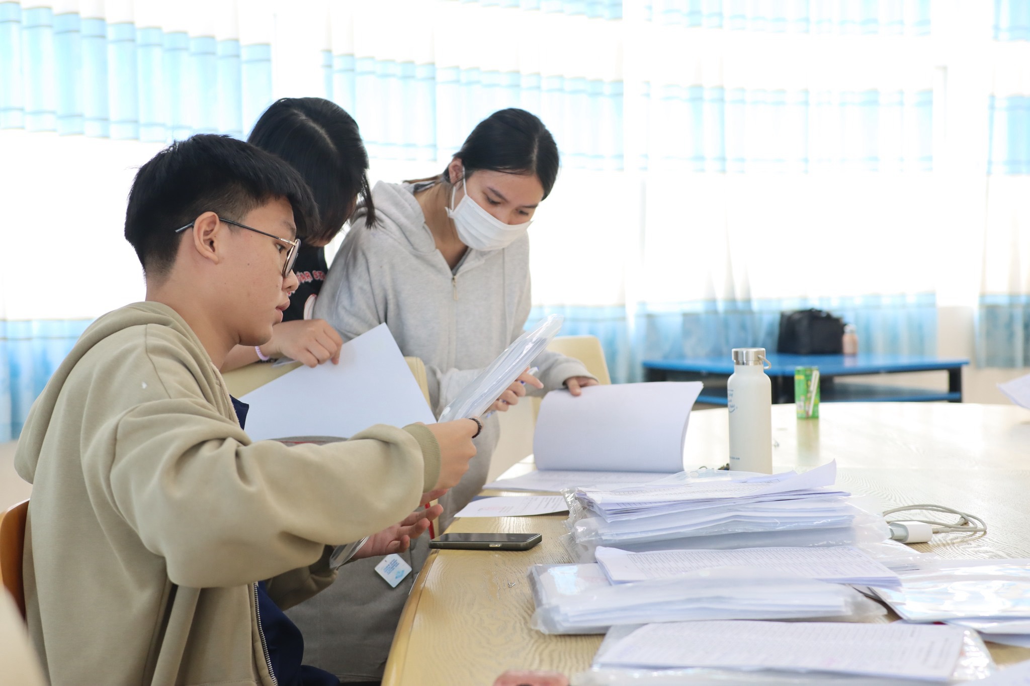 Trường đại học Ngân hàng TP.HCM 'quay xe', xét tuyển 'hoặc toán, hoặc văn' cho ngành luật - Ảnh 1.
