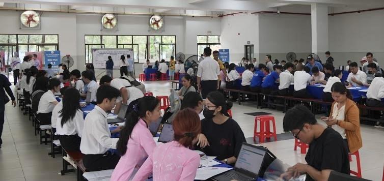 Trường Đại học Tôn Đức Thắng chào đón tân sinh viên 2025 nhập học - Ảnh 1.