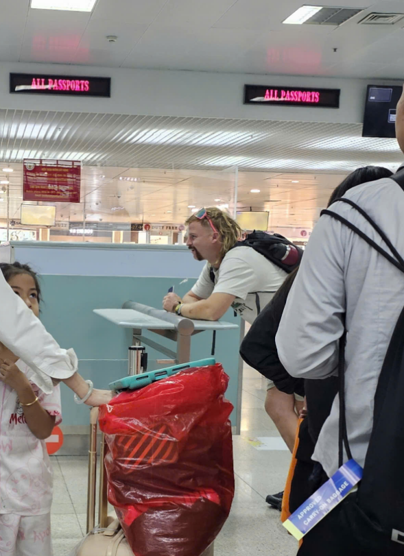 Passenger gridlock hits Ho Chi Minh City airport following system outage
- Ảnh 2. Passenger gridlock hits Ho Chi Minh City airport following system outage
- Ảnh 2.