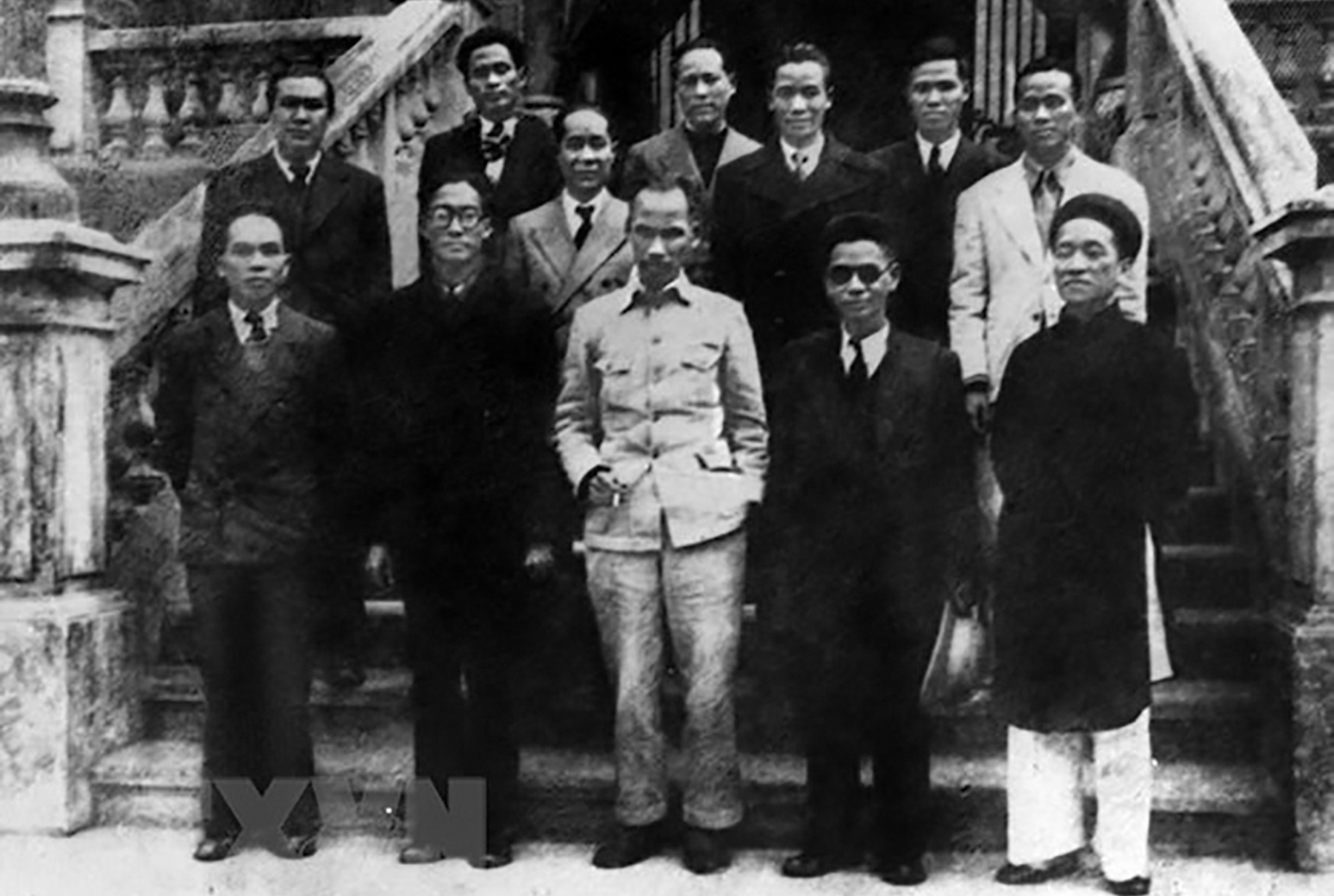 دنبال سکههای طلایی که عمو هو به افراد مهم داده بود میگشت - عکس ۴. tiền vàng - Ảnh 6.