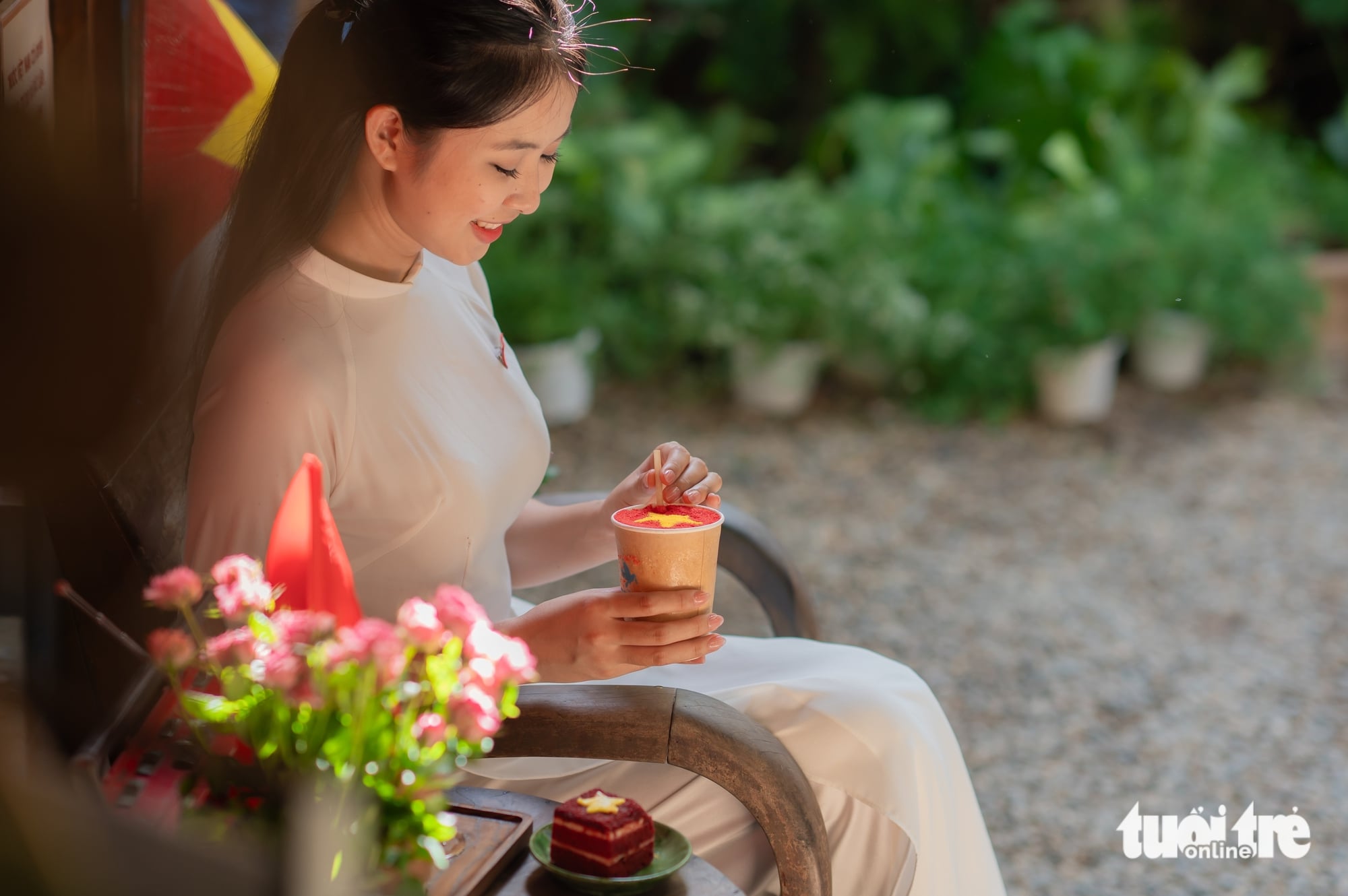 Da Nang cafés immerse visitors in National Day atmosphere- Ảnh 3. Da Nang cafés immerse visitors in National Day atmosphere- Ảnh 3.