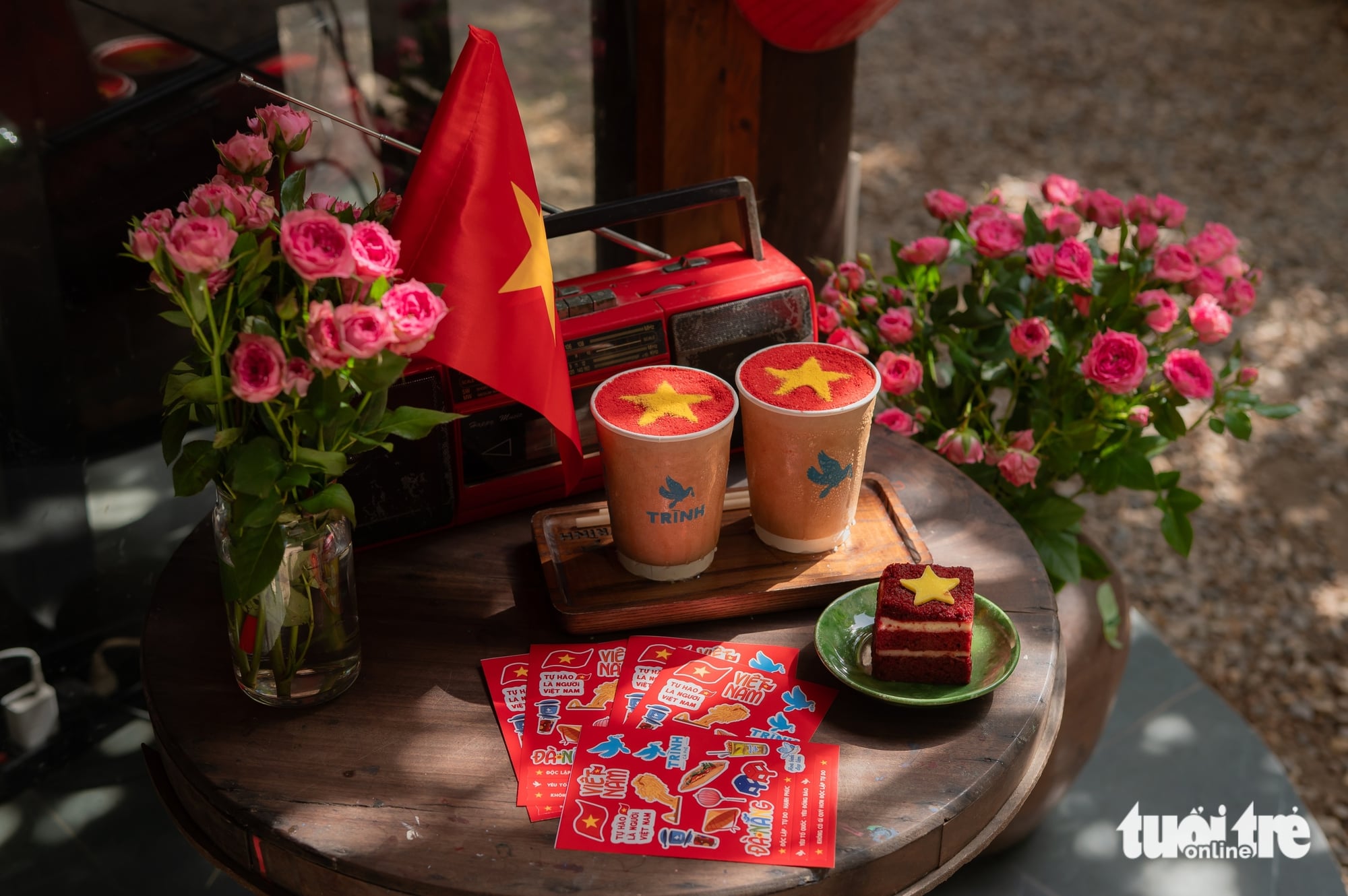Da Nang cafés immerse visitors in National Day atmosphere- Ảnh 4. Da Nang cafés immerse visitors in National Day atmosphere- Ảnh 4.