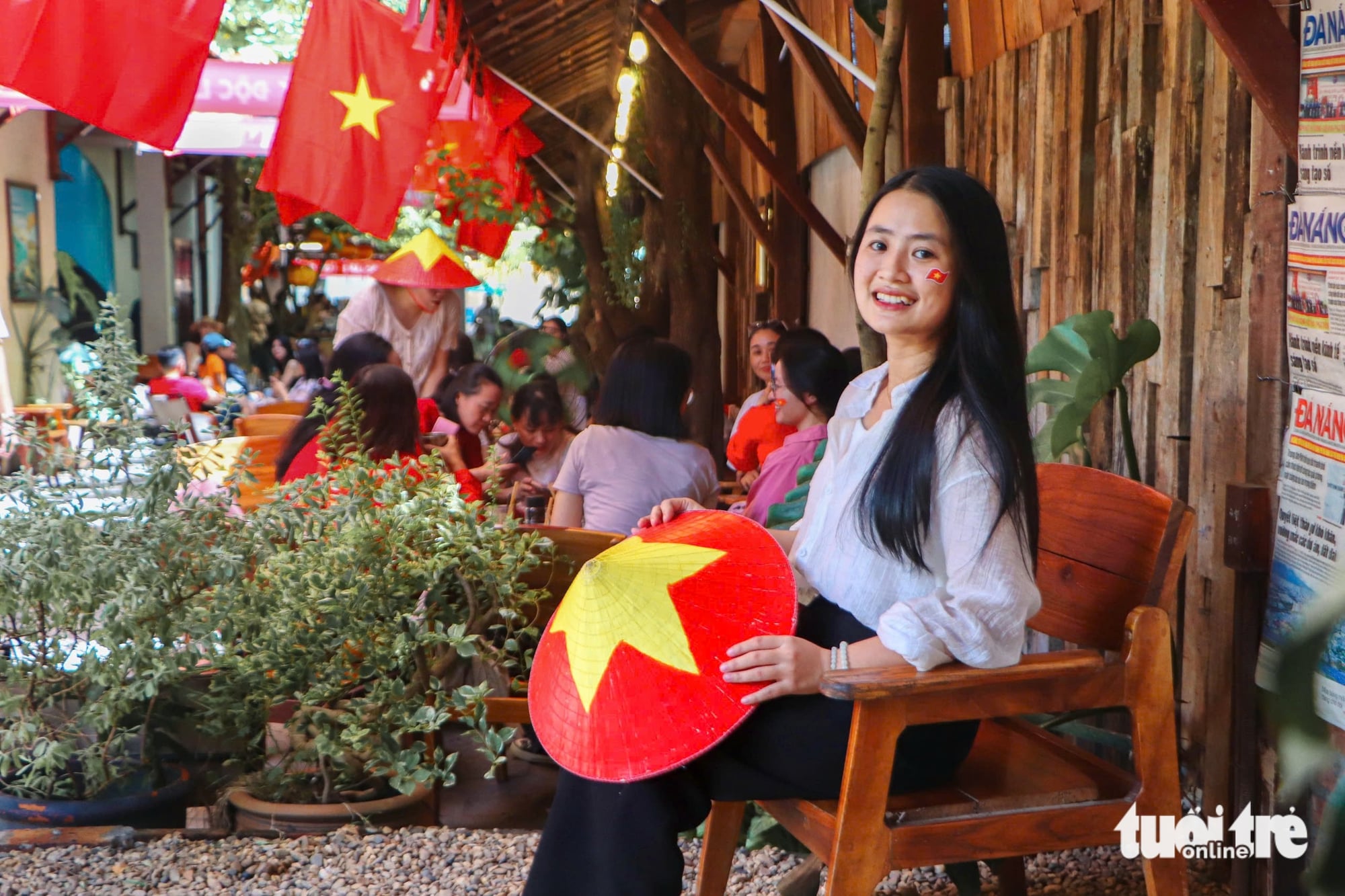 Da Nang cafés immerse visitors in National Day atmosphere- Ảnh 13. Da Nang cafés immerse visitors in National Day atmosphere- Ảnh 13.