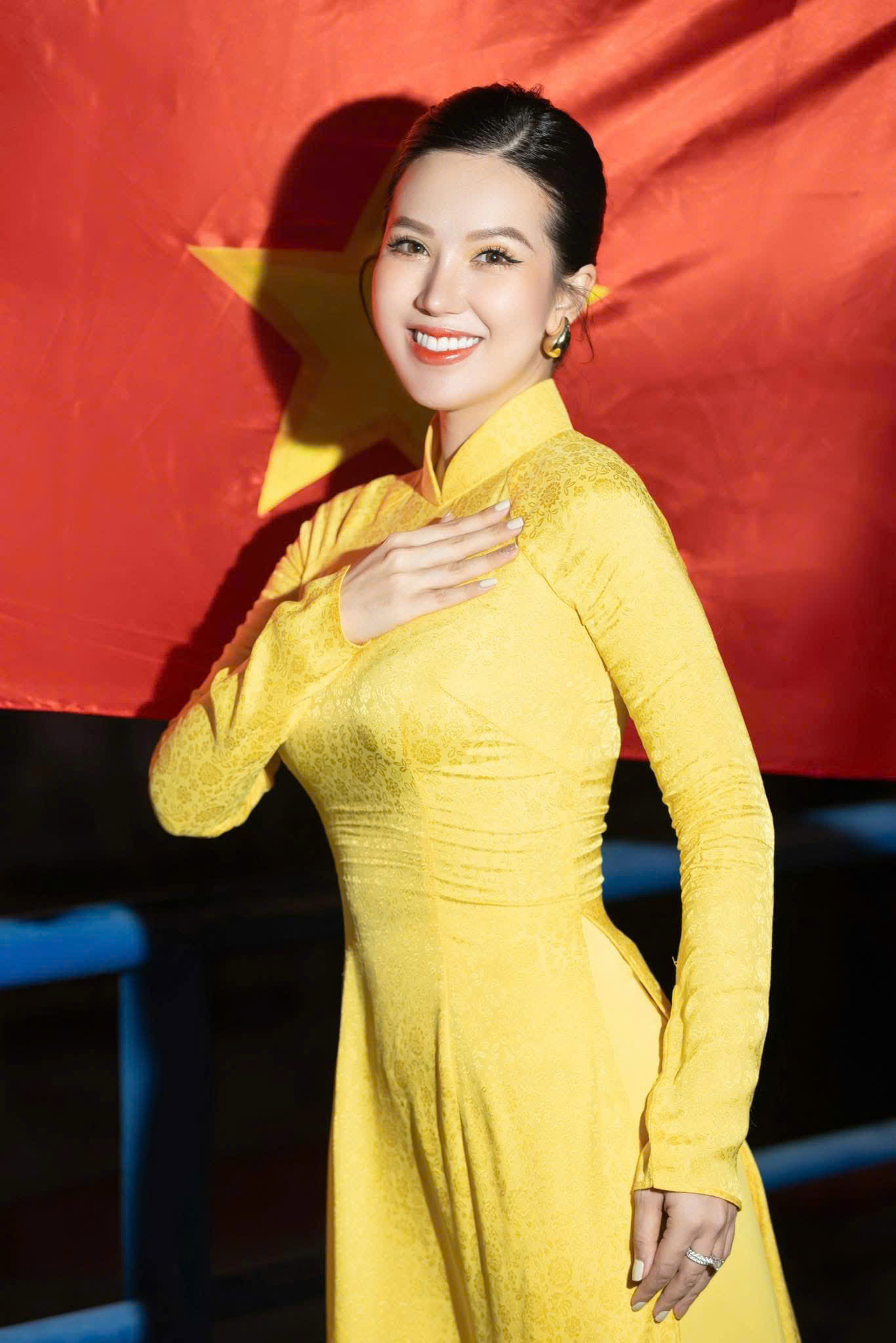 Reinas de belleza, reyes y celebridades difunden patriotismo y orgullo nacional - Foto 7. Quốc khánh 2-9 - Ảnh 7.