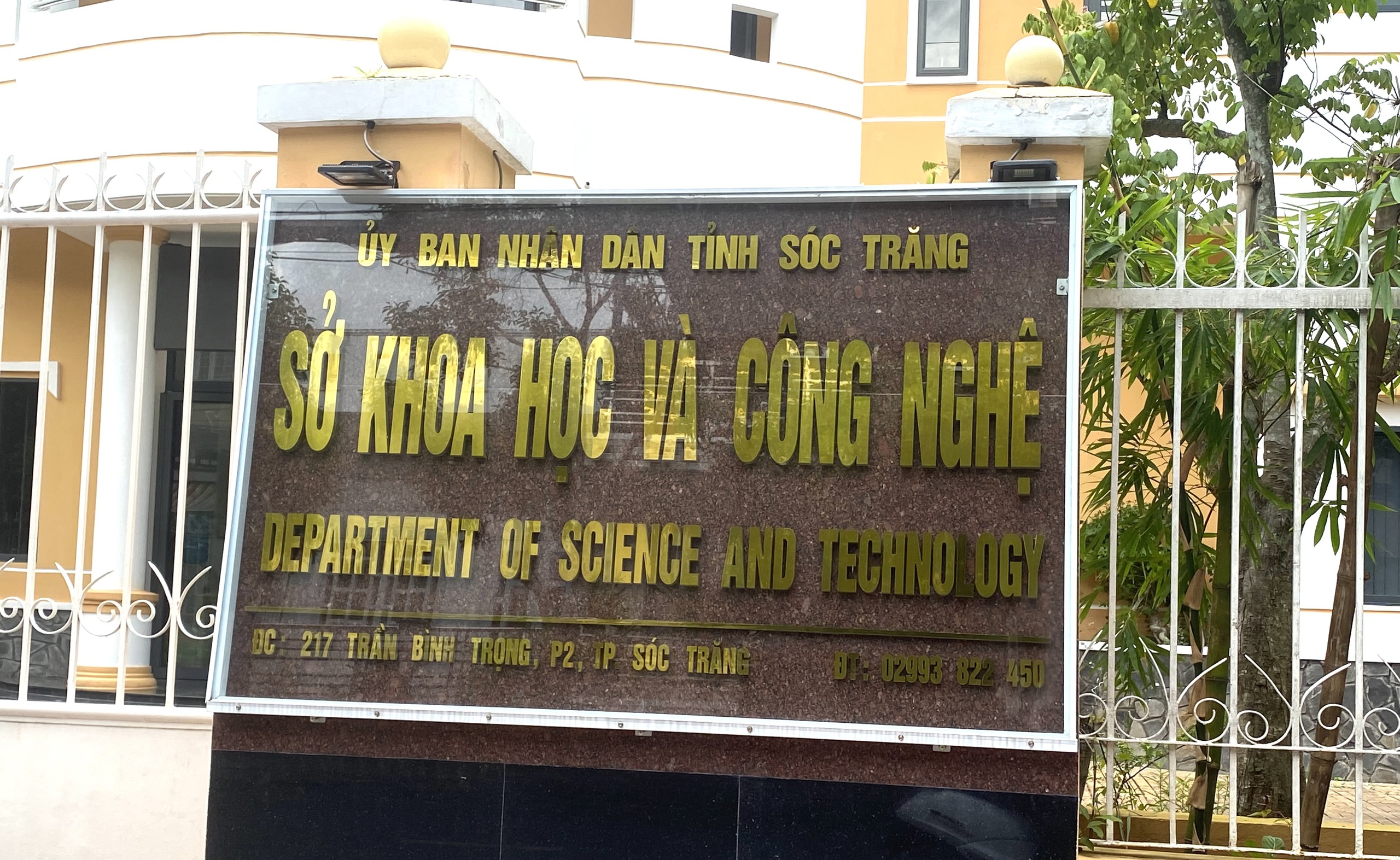 NGHỈ HƯU TRƯỚC TUỔI - Ảnh 1.