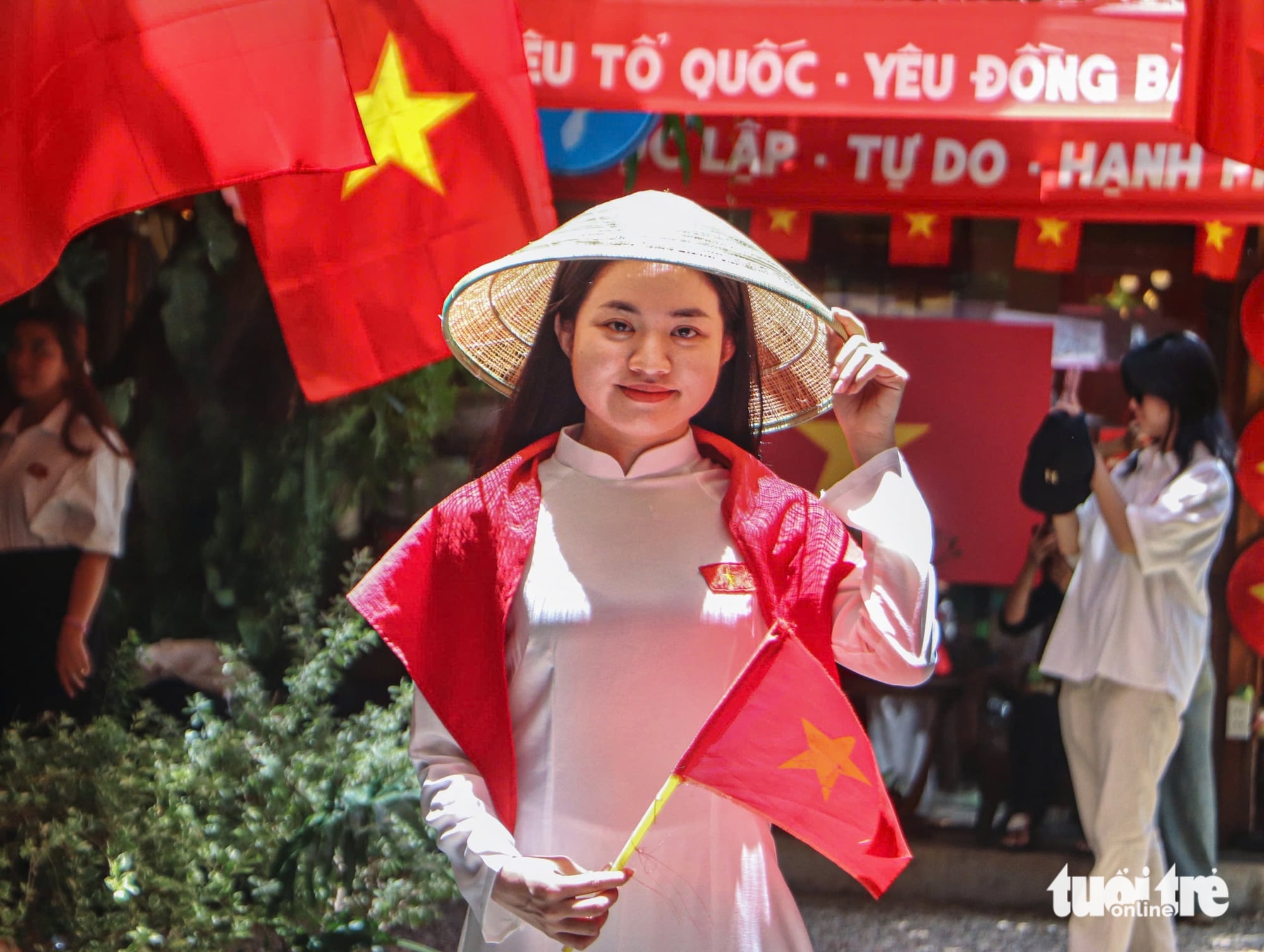 Da Nang cafés immerse visitors in National Day atmosphere- Ảnh 10. Da Nang cafés immerse visitors in National Day atmosphere- Ảnh 10.