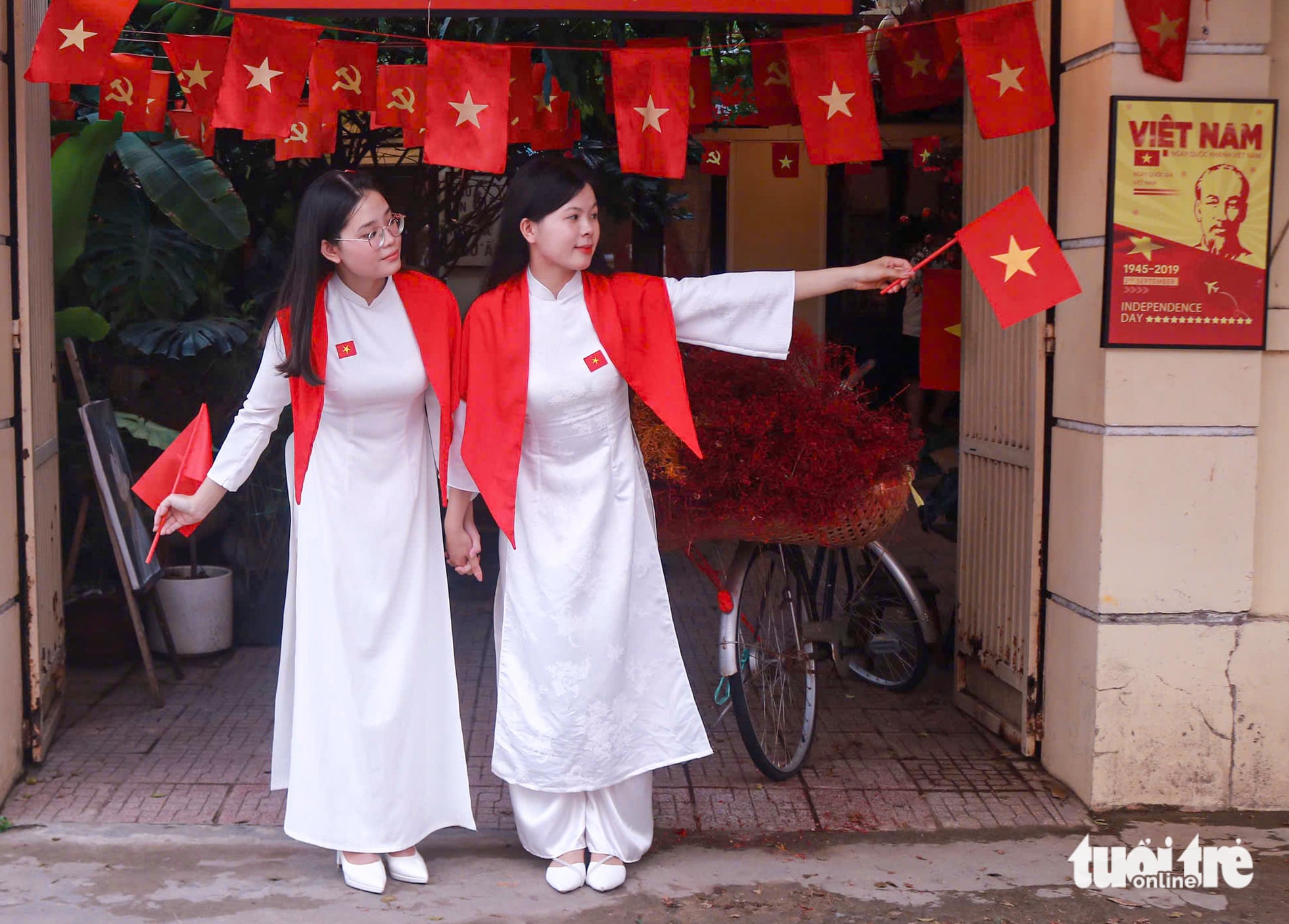 Da Nang cafés immerse visitors in National Day atmosphere- Ảnh 8. Da Nang cafés immerse visitors in National Day atmosphere- Ảnh 8.