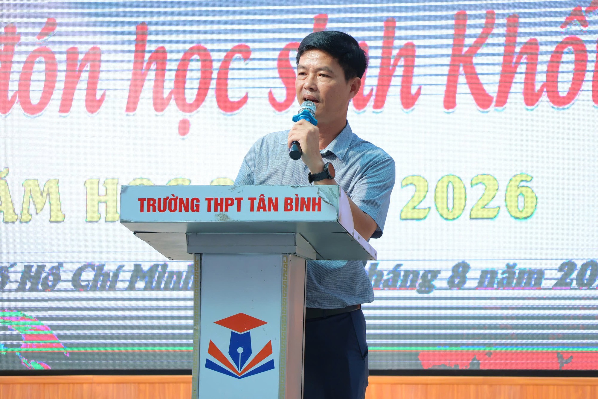 Chụp photobooth, random dance tại ngày hội chào đón học sinh khối 10 Trường THPT Tân Bình- Ảnh 1.