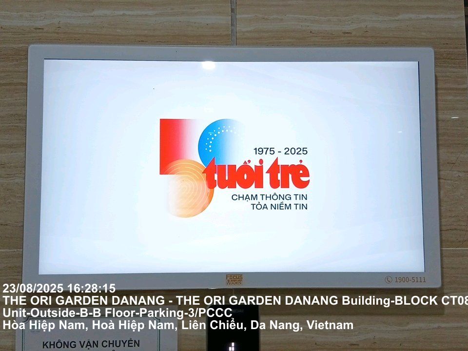 O logotipo que comemora o 50º aniversário do jornal Tuoi Tre está presente em edifícios em Hanói, Cidade de Ho Chi Minh e Da Nang - Foto 7. báo Tuổi Trẻ - Ảnh 10.