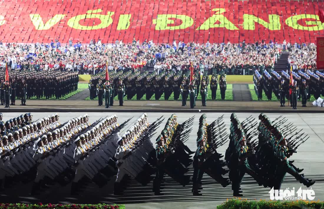 Vietnam showcases heavy military arsenal in state-level parade rehearsal- Ảnh 11. Vietnam showcases heavy military arsenal in state-level parade rehearsal- Ảnh 11.