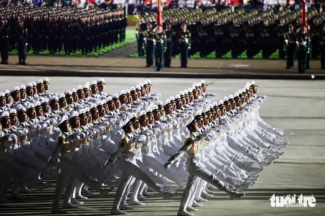 Vietnam showcases heavy military arsenal in state-level parade rehearsal- Ảnh 16. Vietnam showcases heavy military arsenal in state-level parade rehearsal- Ảnh 16.