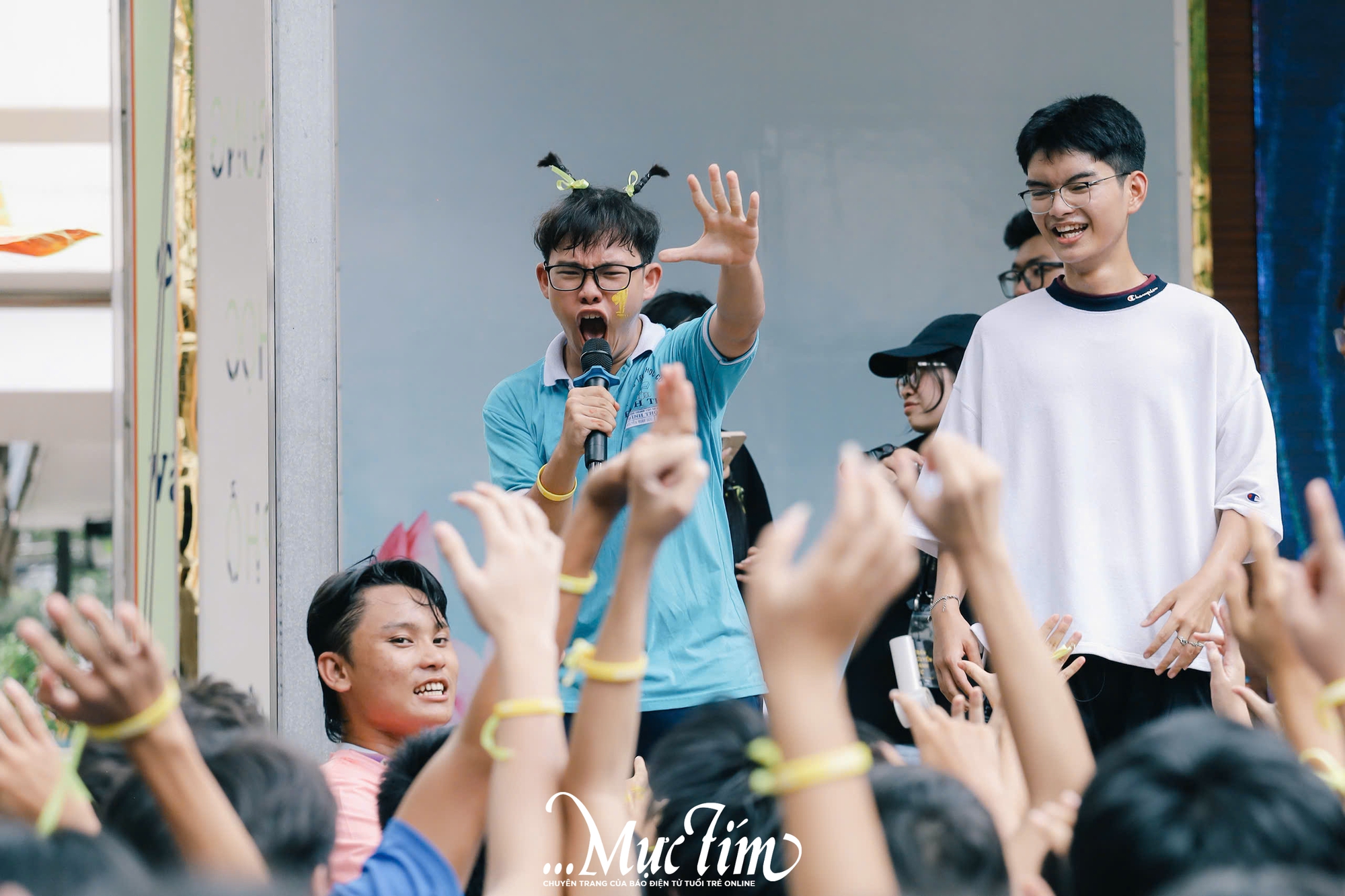 Sóng nhiệt lan tỏa, teen Trường THPT Nguyễn Hữu Huân bùng nổ trong phần hội đón 'tân binh' - Ảnh 7.