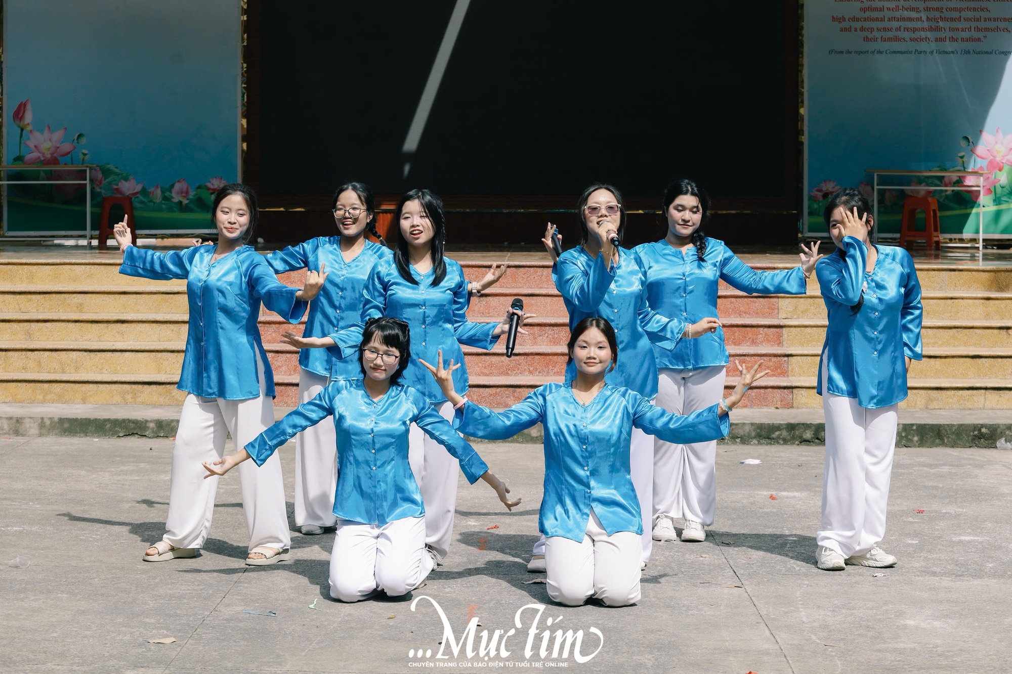 Sóng nhiệt lan tỏa, teen Trường THPT Nguyễn Hữu Huân bùng nổ trong phần hội đón 'tân binh' - Ảnh 16.