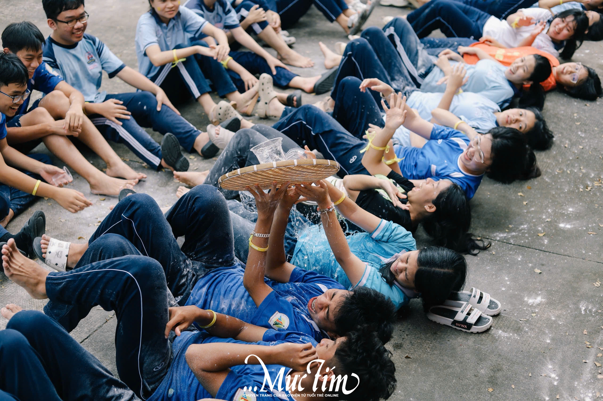 Sóng nhiệt lan tỏa, teen Trường THPT Nguyễn Hữu Huân bùng nổ trong phần hội đón 'tân binh' - Ảnh 21.