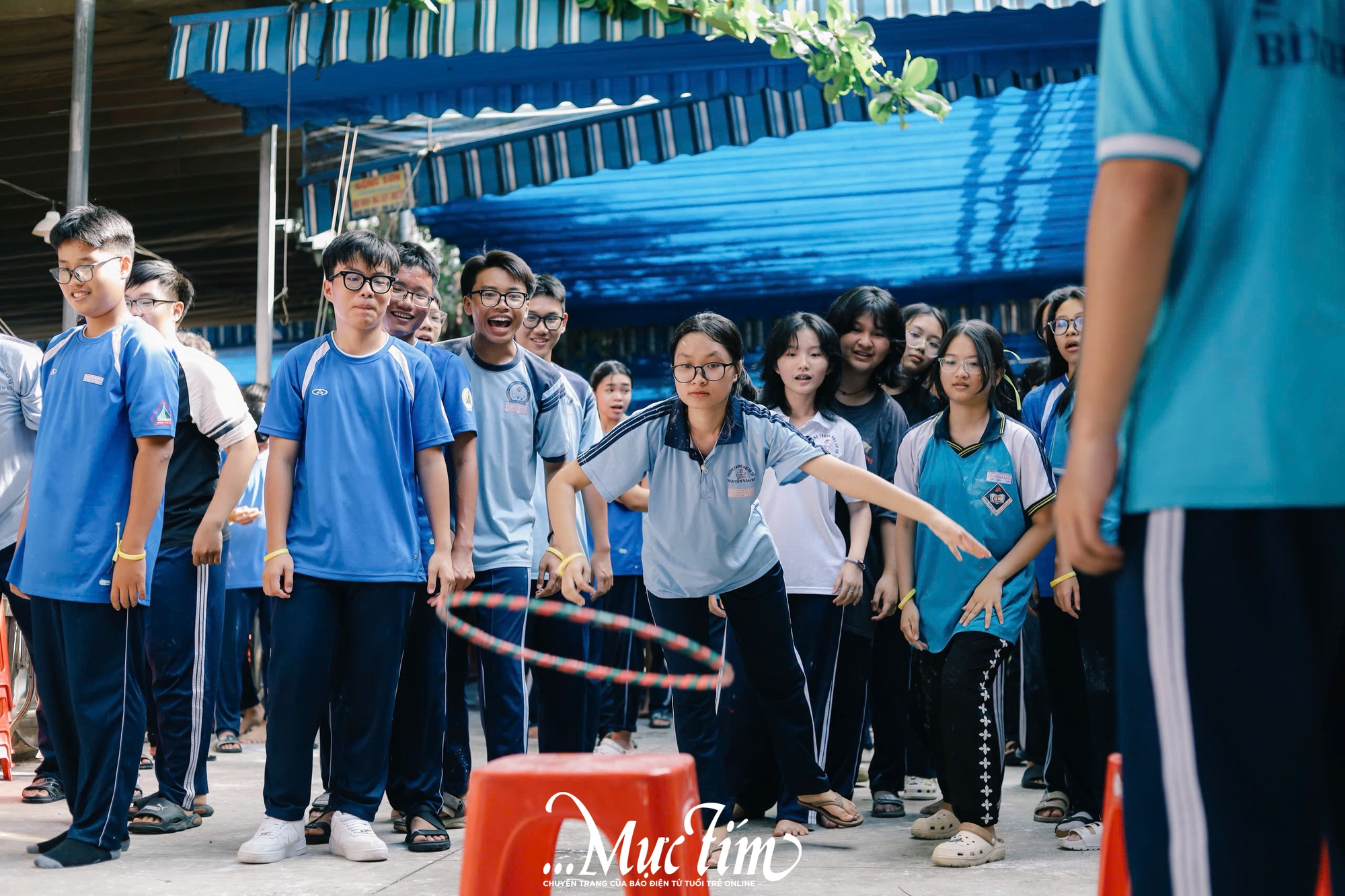 Sóng nhiệt lan tỏa, teen Trường THPT Nguyễn Hữu Huân bùng nổ trong phần hội đón 'tân binh' - Ảnh 24.