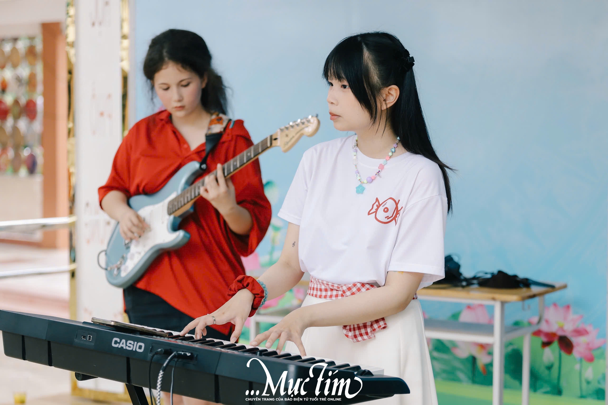 Sóng nhiệt lan tỏa, teen Trường THPT Nguyễn Hữu Huân bùng nổ trong phần hội đón 'tân binh' - Ảnh 13.