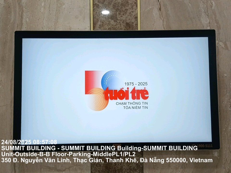 O logotipo que comemora o 50º aniversário do jornal Tuoi Tre está presente em edifícios em Hanói, Cidade de Ho Chi Minh e Da Nang - Foto 8. báo Tuổi Trẻ - Ảnh 8.