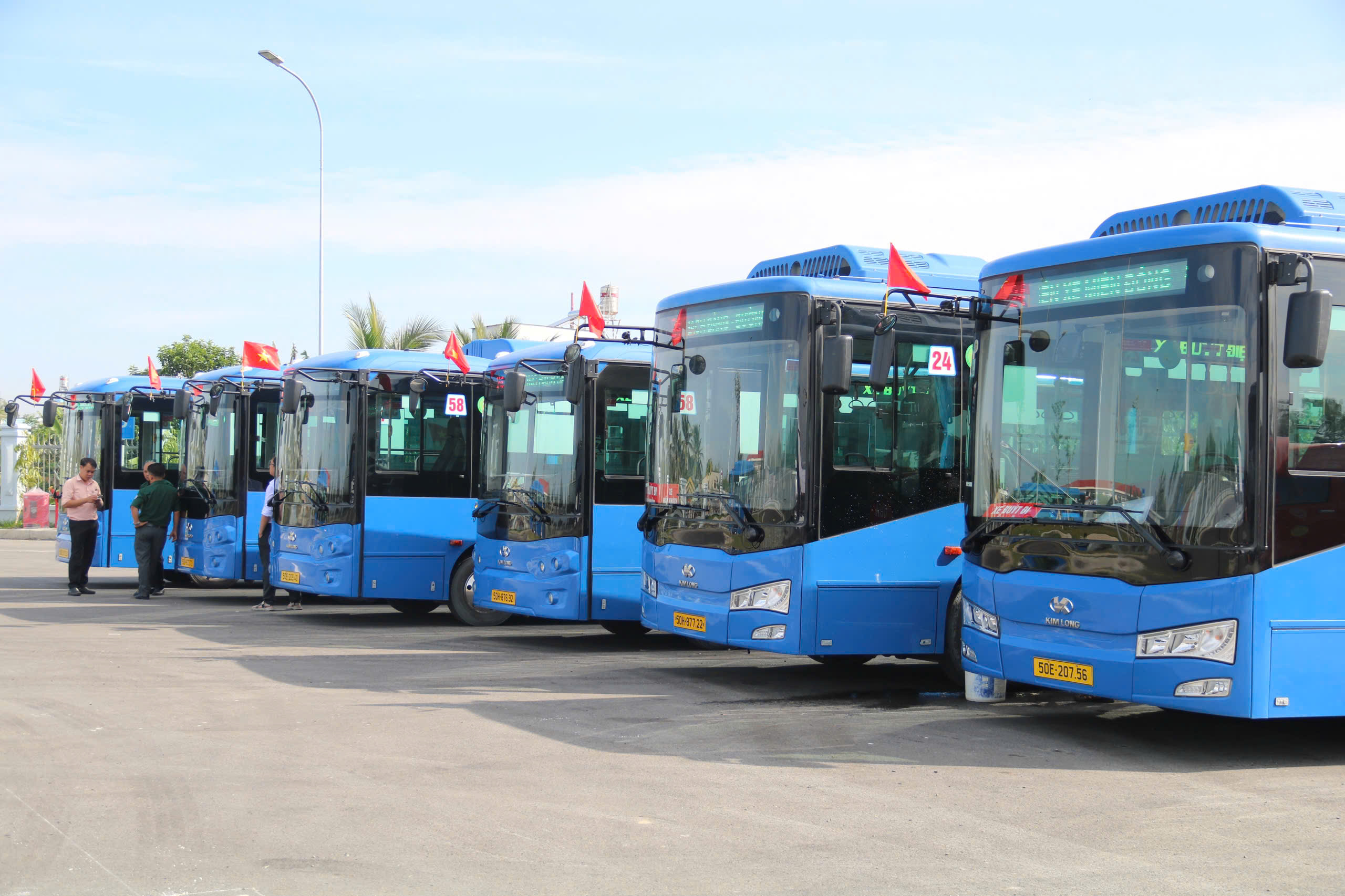 Khai trương bến xe buýt Hóc Môn, thêm điểm đậu khu Tây Bắc TP.HCM - Ảnh 1.