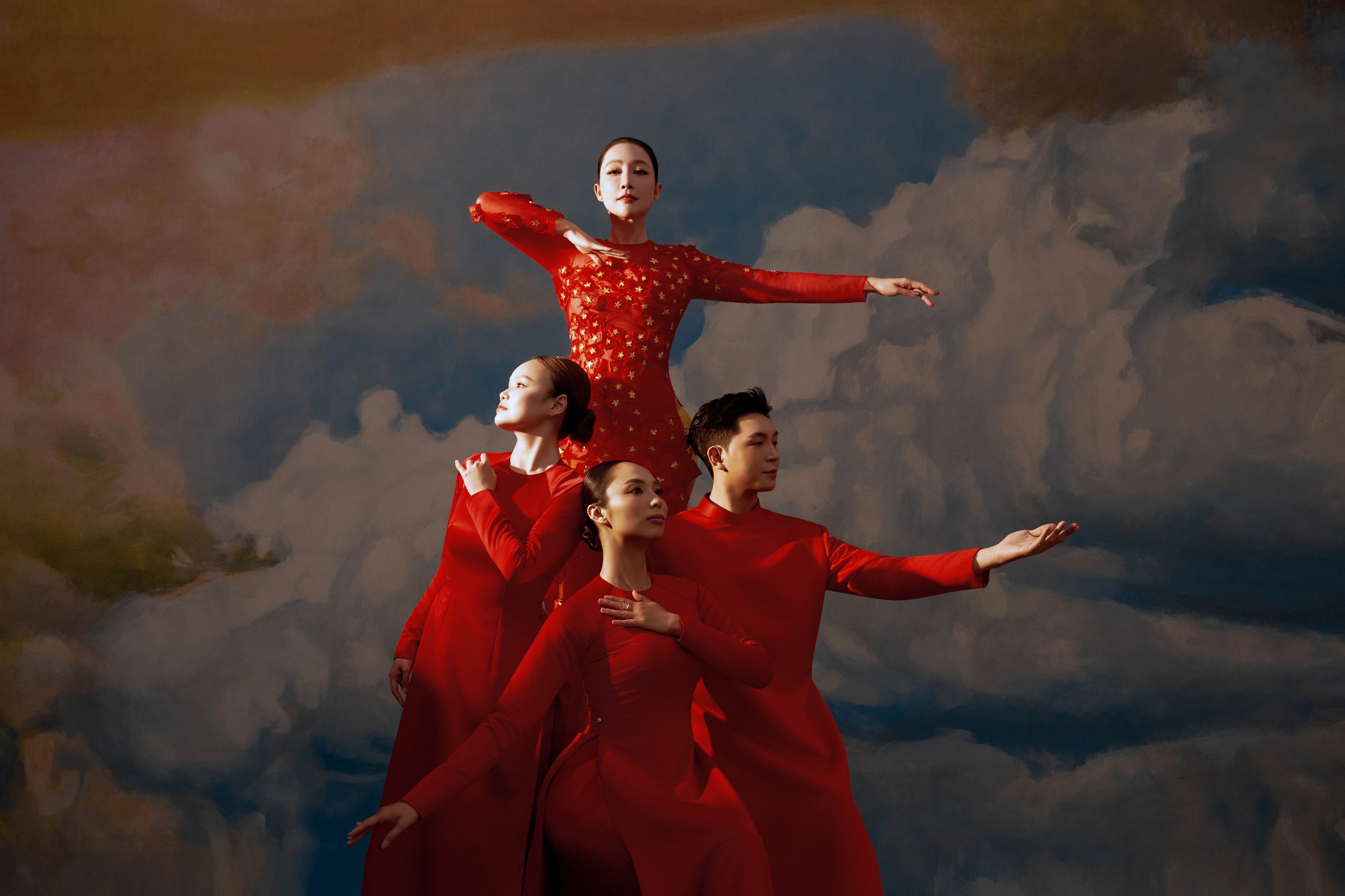 ‘Chim công làng múa’ Linh Nga diện áo dài hạnh phúc của Thủy Nguyễn mừng Quốc khánh - Ảnh 10. Thủy Nguyễn - Ảnh 10.