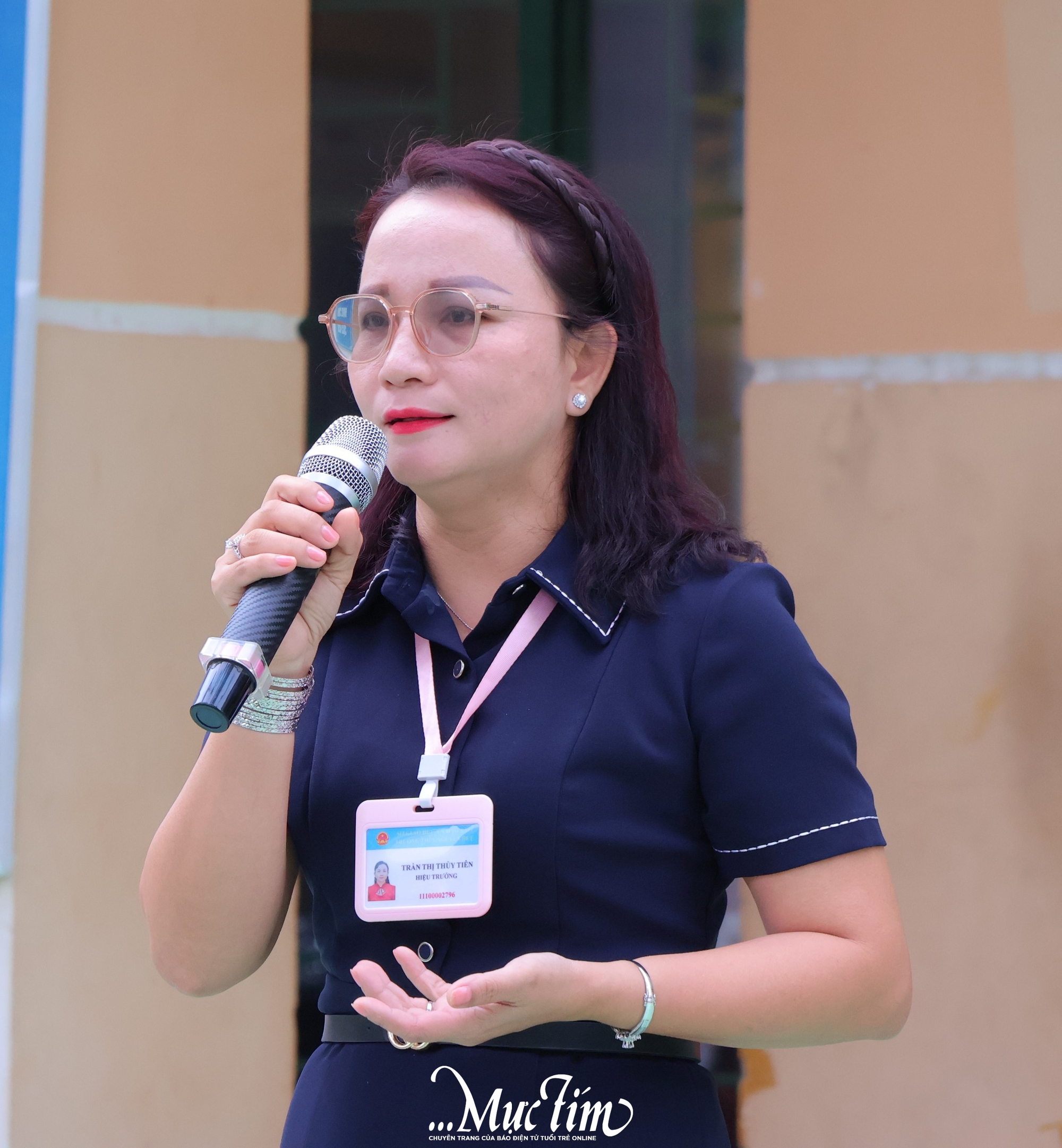 Học sinh lớp 10 Trường THPT Nguyễn Huệ nhận hộ chiếu tân binh, khai mở hành trình thanh xuân- Ảnh 1.