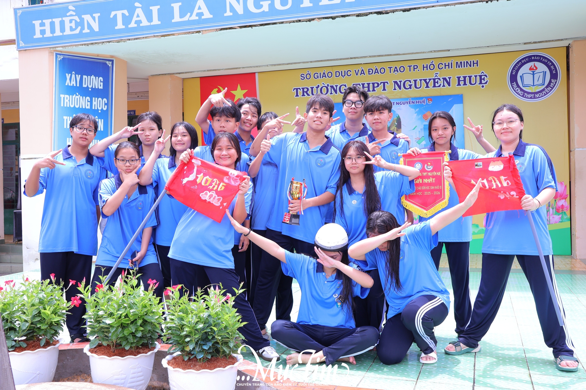 Học sinh lớp 10 Trường THPT Nguyễn Huệ nhận hộ chiếu tân binh, khai mở hành trình thanh xuân- Ảnh 25.