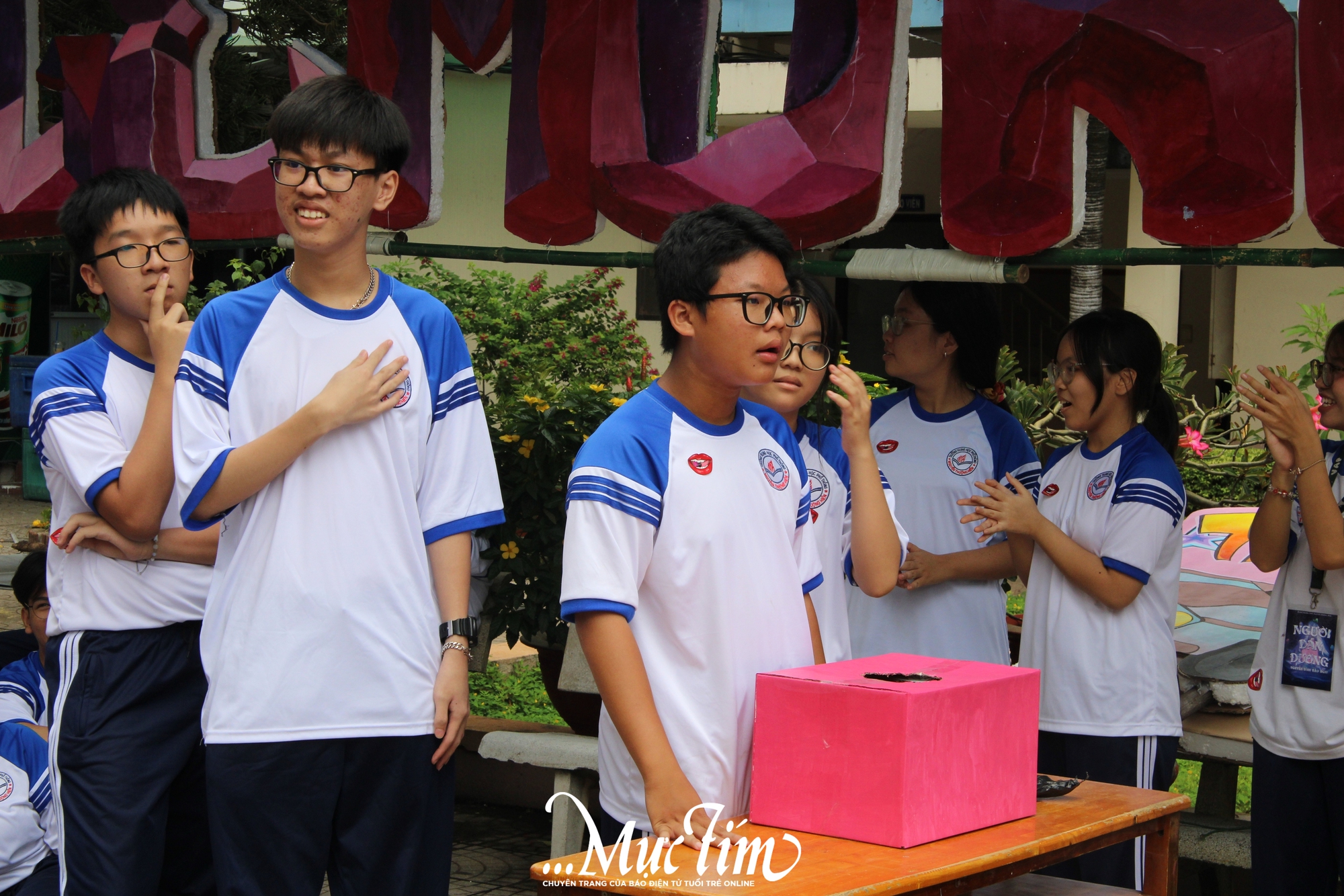 Tân binh khối 10 Trường THPT Nguyễn Thượng Hiền cùng vượt trạm tìm hiểu về trường - Ảnh 4.