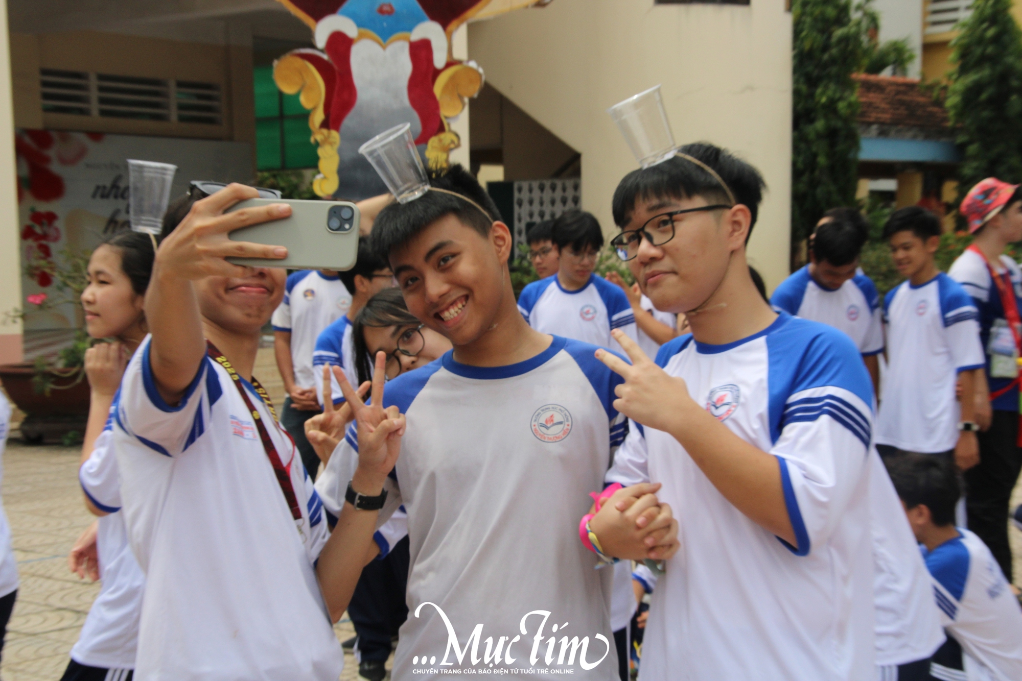Tân binh khối 10 Trường THPT Nguyễn Thượng Hiền cùng vượt trạm tìm hiểu về trường - Ảnh 5.