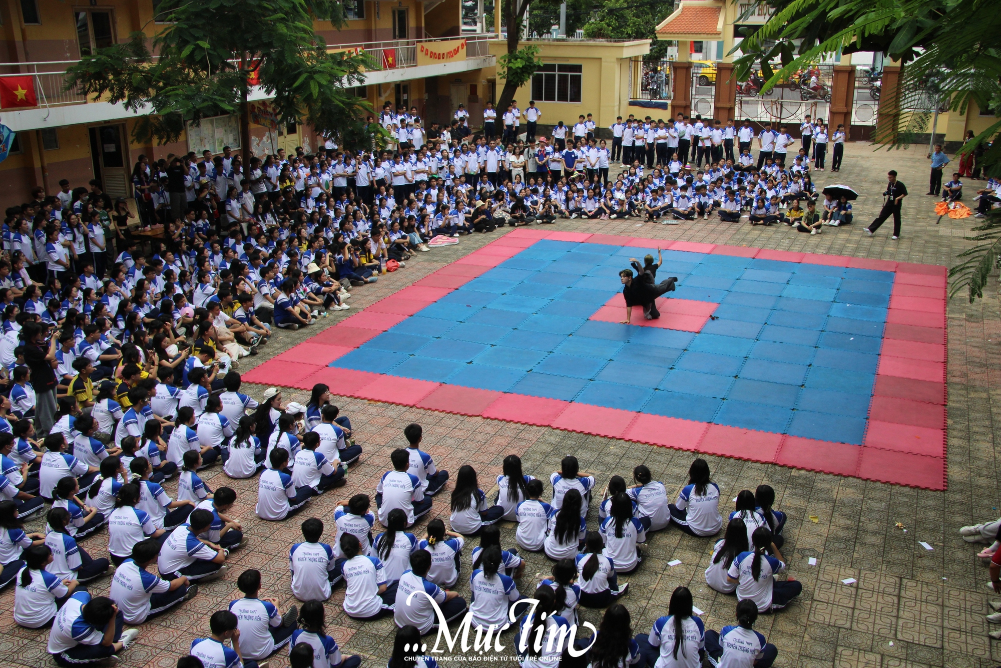 Tân binh khối 10 Trường THPT Nguyễn Thượng Hiền cùng vượt trạm tìm hiểu về trường - Ảnh 7.