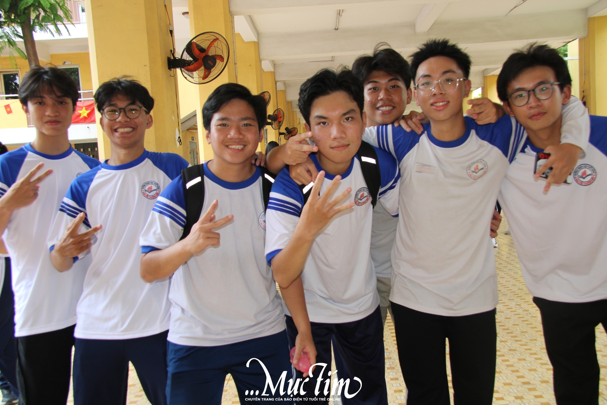 Tân binh khối 10 Trường THPT Nguyễn Thượng Hiền cùng vượt trạm tìm hiểu về trường - Ảnh 12.