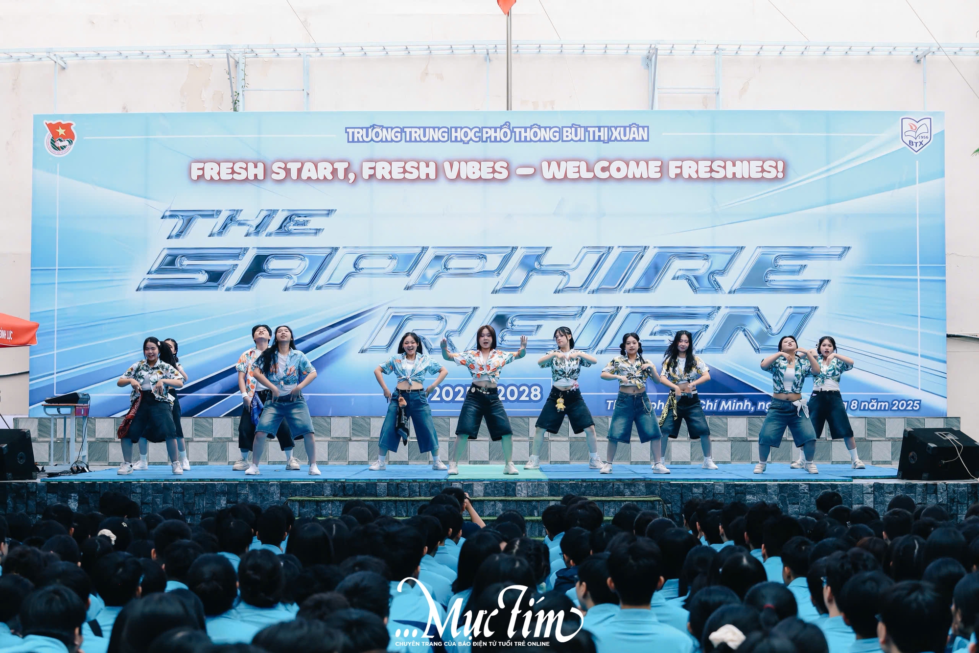 Teen Trường THPT Bùi Thị Xuân thiết kế ‘triều đại Sapphire’ chào đón ‘tân binh’ - Ảnh 3.