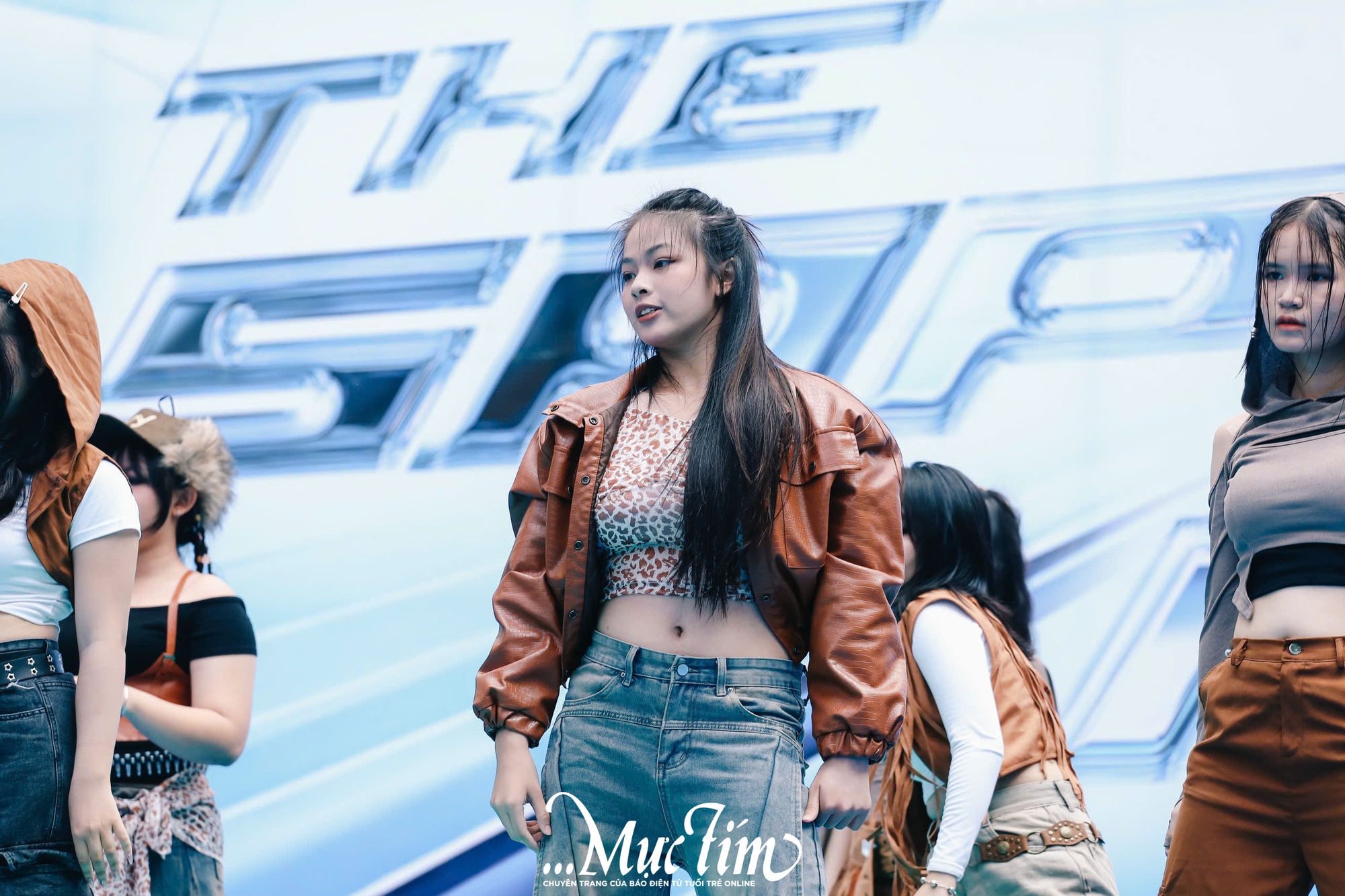 Teen Trường THPT Bùi Thị Xuân thiết kế ‘triều đại Sapphire’ chào đón ‘tân binh’ - Ảnh 4.