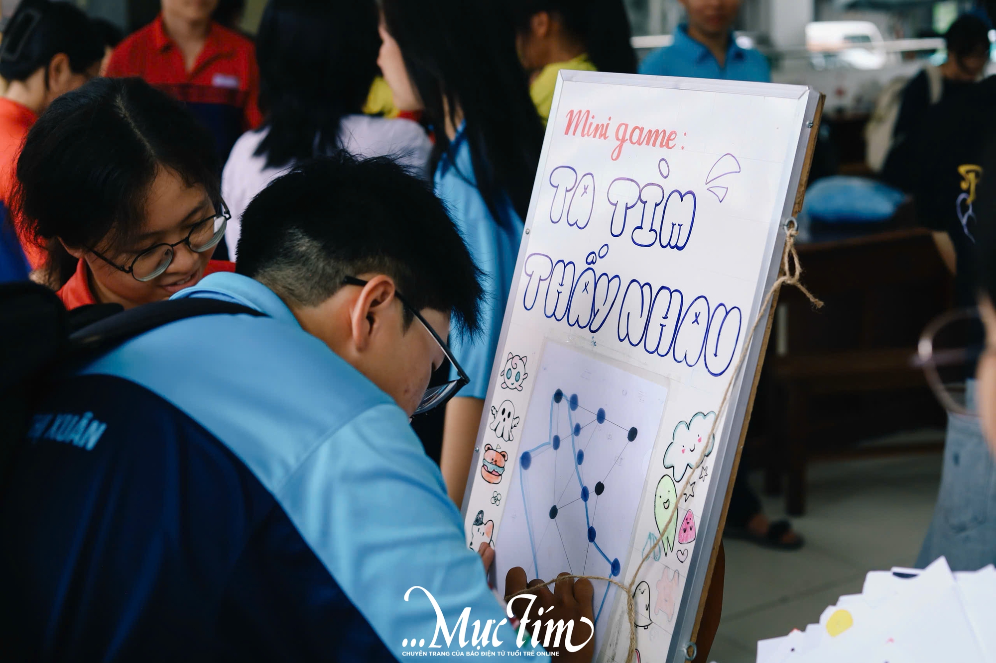 Teen Trường THPT Bùi Thị Xuân thiết kế ‘triều đại Sapphire’ chào đón ‘tân binh’ - Ảnh 20.