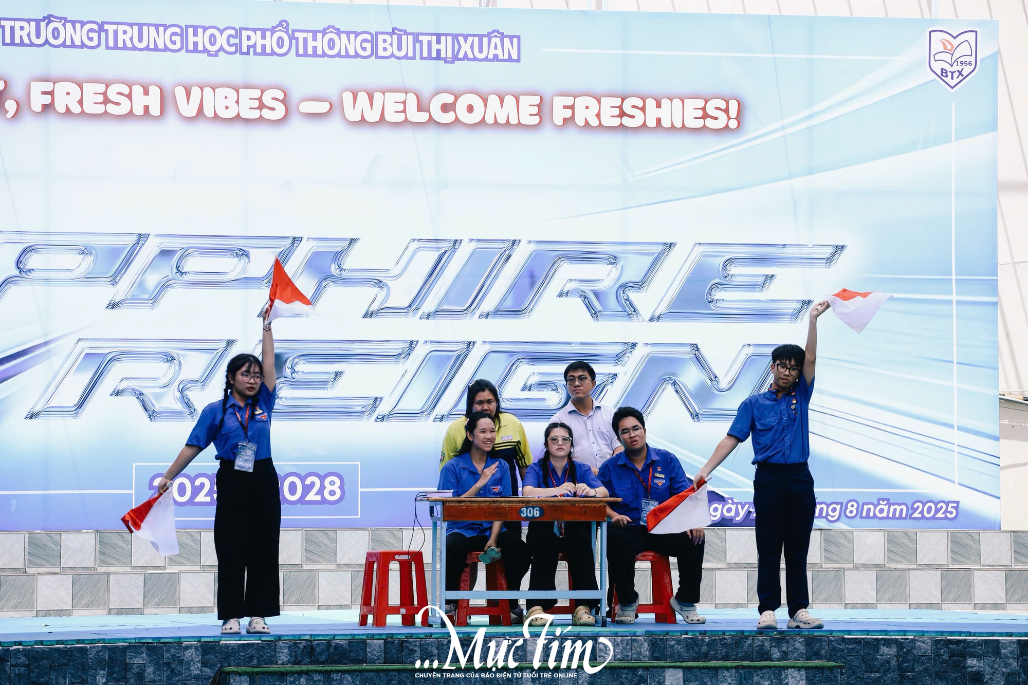 Teen Trường THPT Bùi Thị Xuân thiết kế ‘triều đại Sapphire’ chào đón ‘tân binh’ - Ảnh 36.