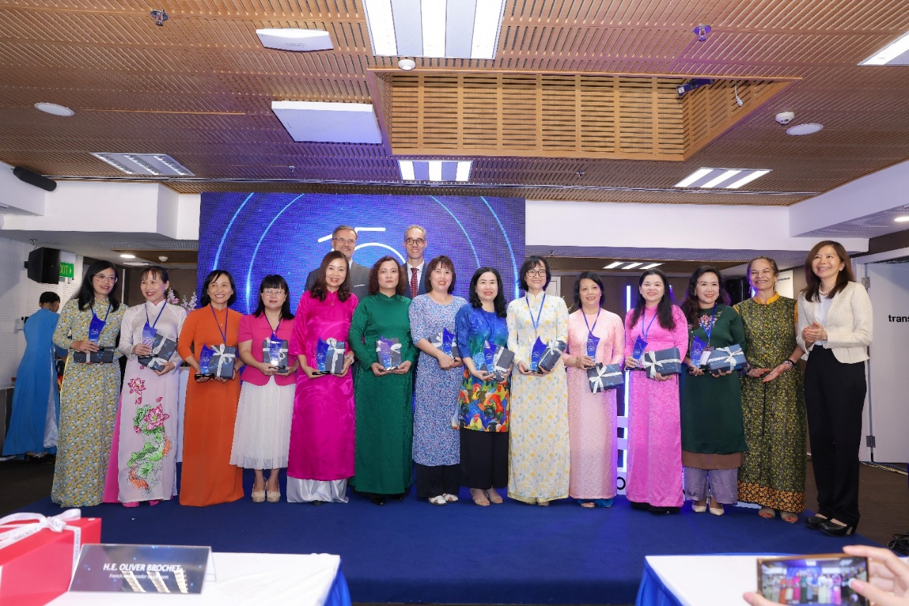 L’Oreal - UNESCO nhận hồ sơ học bổng tôn vinh nhà khoa học nữ - Ảnh 1.