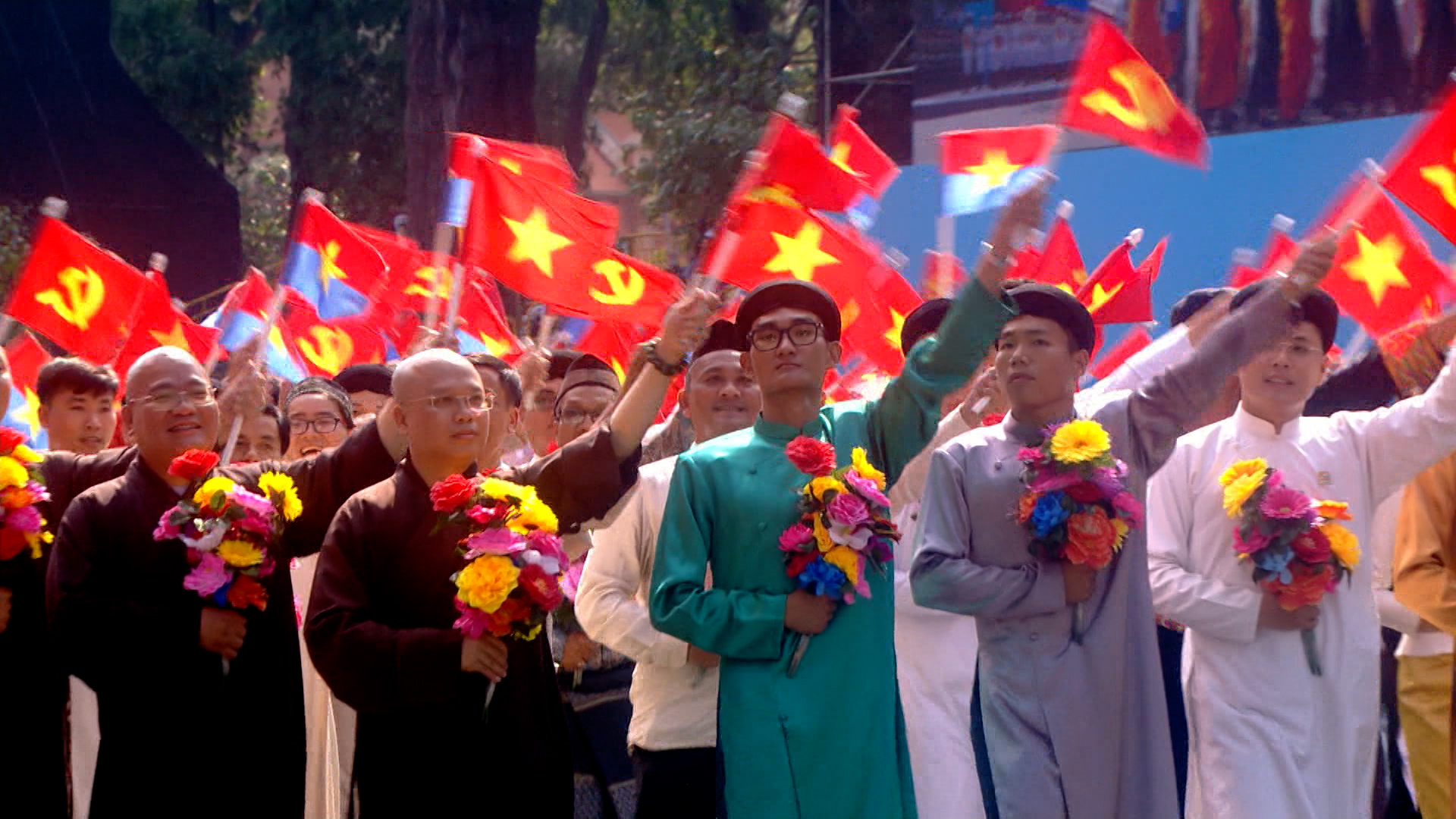 'Ba đây nè con ơi!', cuộc đoàn tụ nước mắt trong Mùa thu khải hoàn - Ảnh 1. Mùa thu khải hoàn - Ảnh 1.