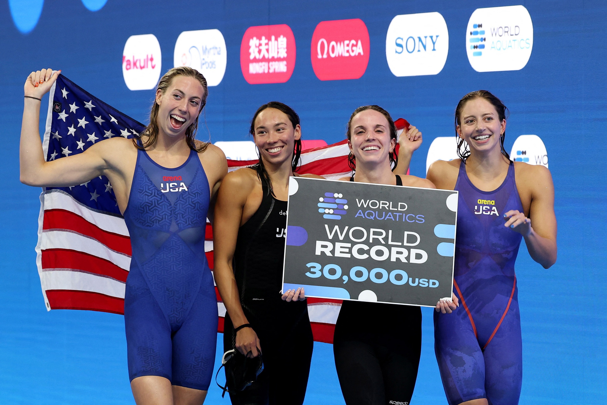 Bơi lội Mỹ thắng kịch tính Úc ở Giải vô địch thế giới 2025 - Ảnh 1.