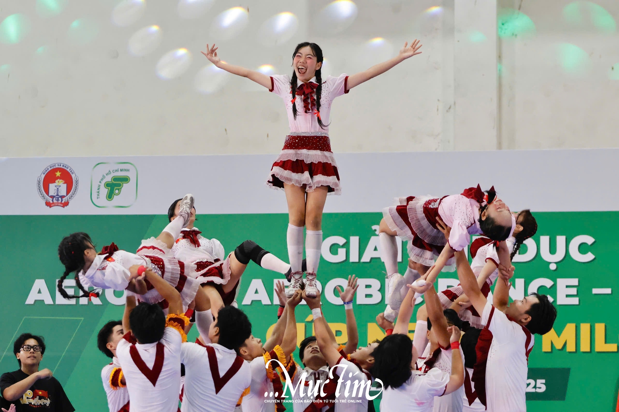 Quán quân Cheerdance Cúp Milo 2025 gọi tên Trường THPT Nguyễn Thượng Hiền và Trường THPT Trần Phú - Ảnh 1.