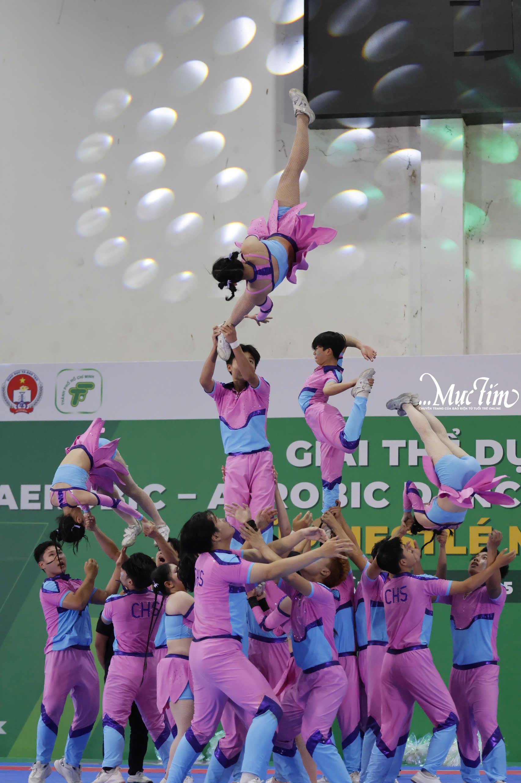 Quán quân Cheerdance Cúp Milo 2025 gọi tên Trường THPT Nguyễn Thượng Hiền và Trường THPT Trần Phú - Ảnh 8.