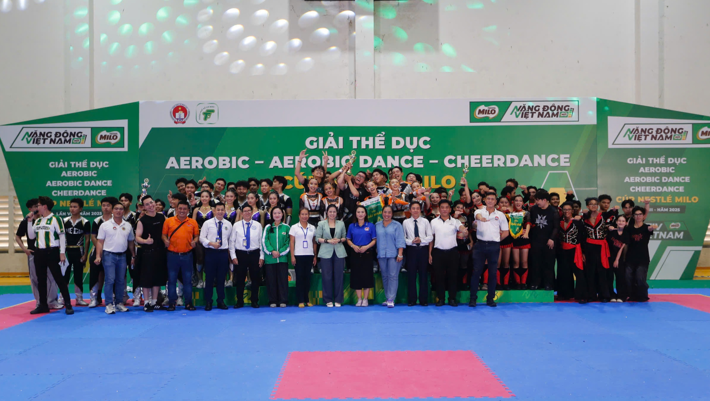 Quán quân cheerdance cup Milo 2025 gọi tên Trường THPT Nguyễn Thượng Hiền và Trường THPT Trần Phú - Ảnh 1.