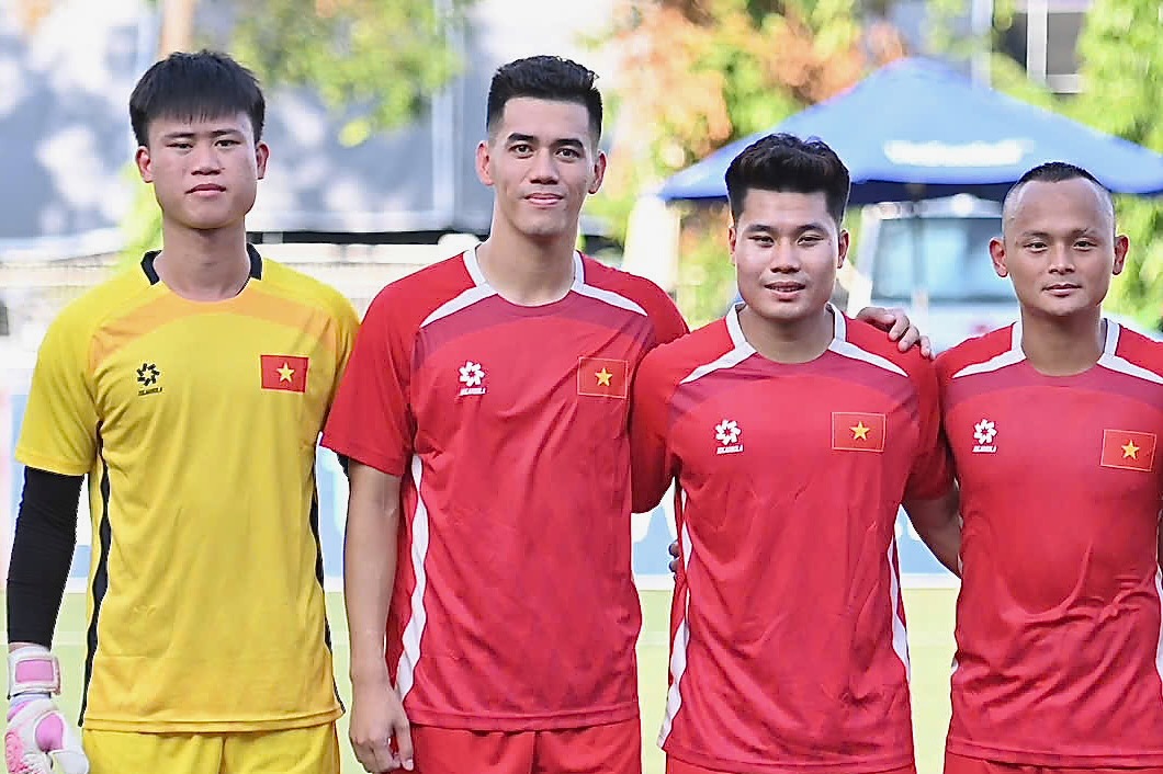 Tiến Linh ra Hà Nội đá từ thiện - Ảnh 1.
