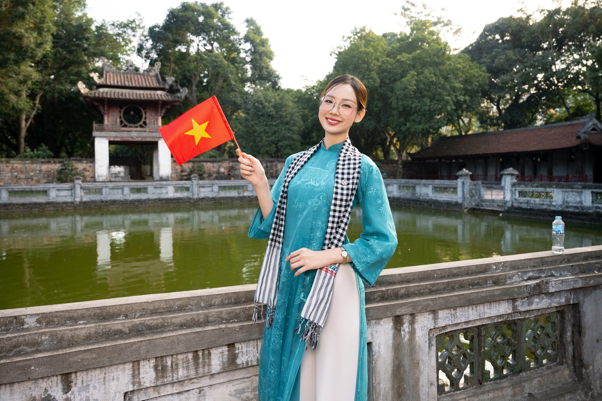 Hoa hậu Thanh Thủy, Bảo Ngọc, Quế Anh: Kiêu hãnh hô vang hai tiếng Việt Nam - Ảnh 1. Hoa hậu - Ảnh 1.