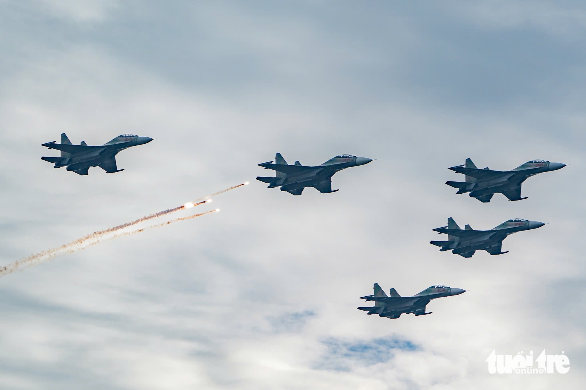 Vietnamese air force stages flyover in National Day parade rehearsal - Ảnh 5. Vietnamese air force stages flyover in National Day parade rehearsal - Ảnh 5.