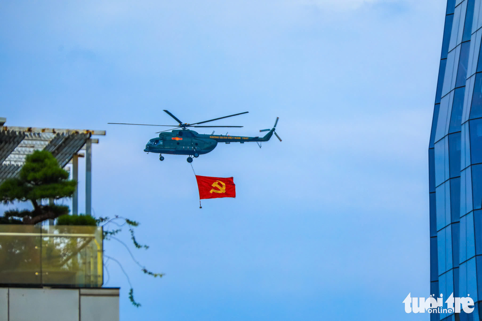 Vietnamese air force stages flyover in National Day parade rehearsal - Ảnh 3. Vietnamese air force stages flyover in National Day parade rehearsal - Ảnh 3.