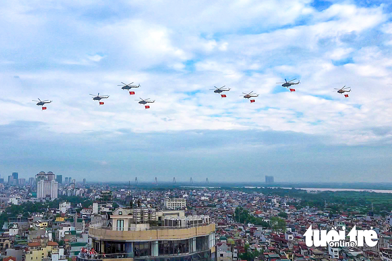 Vietnamese air force stages flyover in National Day parade rehearsal - Ảnh 2. Vietnamese air force stages flyover in National Day parade rehearsal - Ảnh 2.