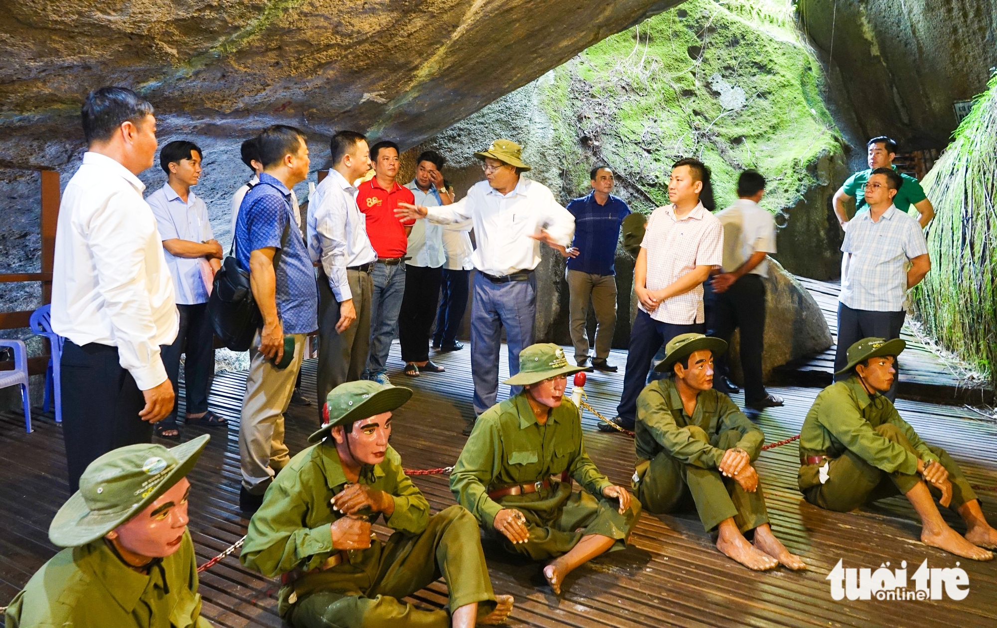 Khách mê chụp ảnh cánh đồng thốt nốt và các hang động độc đáo ở An Giang - Ảnh 4.