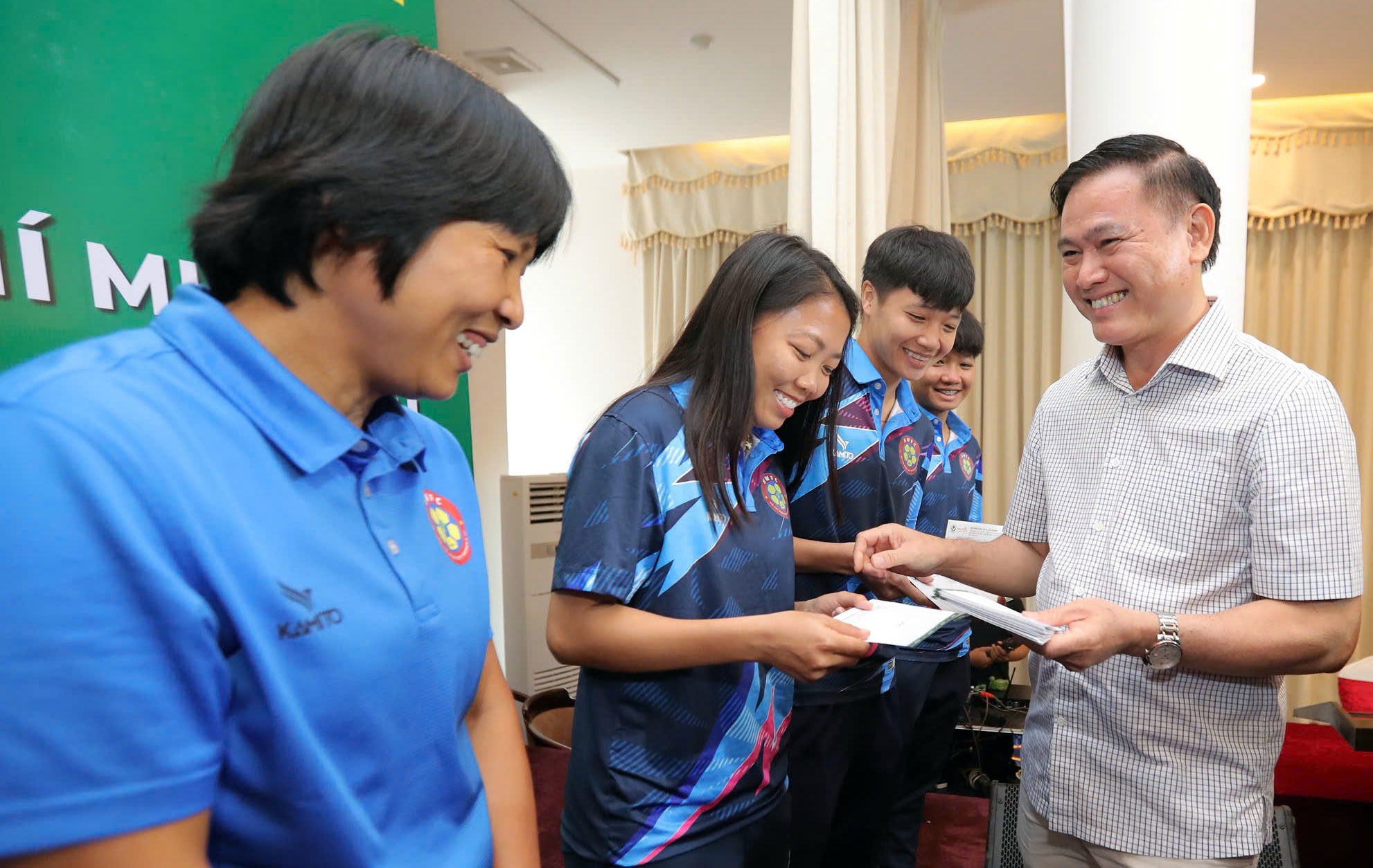 CLB nữ TP.HCM quyết tâm có chức vô địch thứ 14 - Ảnh 1.